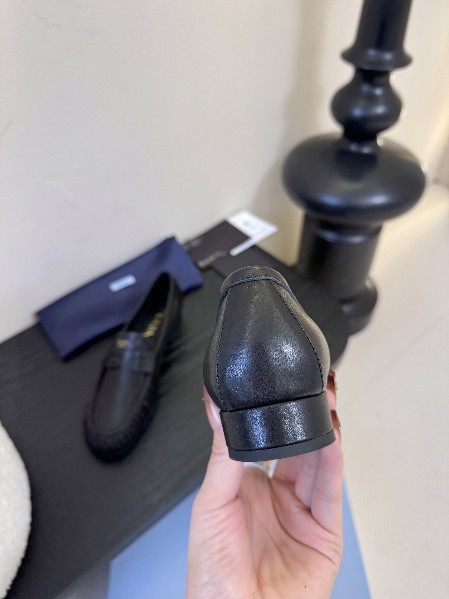 Prad* 普拉达新款乐福鞋一眼望去既经典又百搭！质感脚感你们都无需担心哒，心动的感觉有没有！简单搭配很