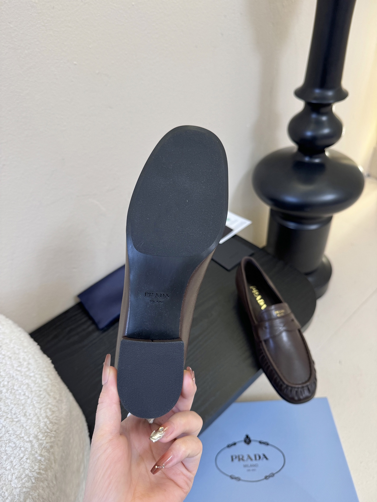 Prad* 普拉达新款乐福鞋一眼望去既经典又百搭！质感脚感你们都无需担心哒，心动的感觉有没有！简单搭配很