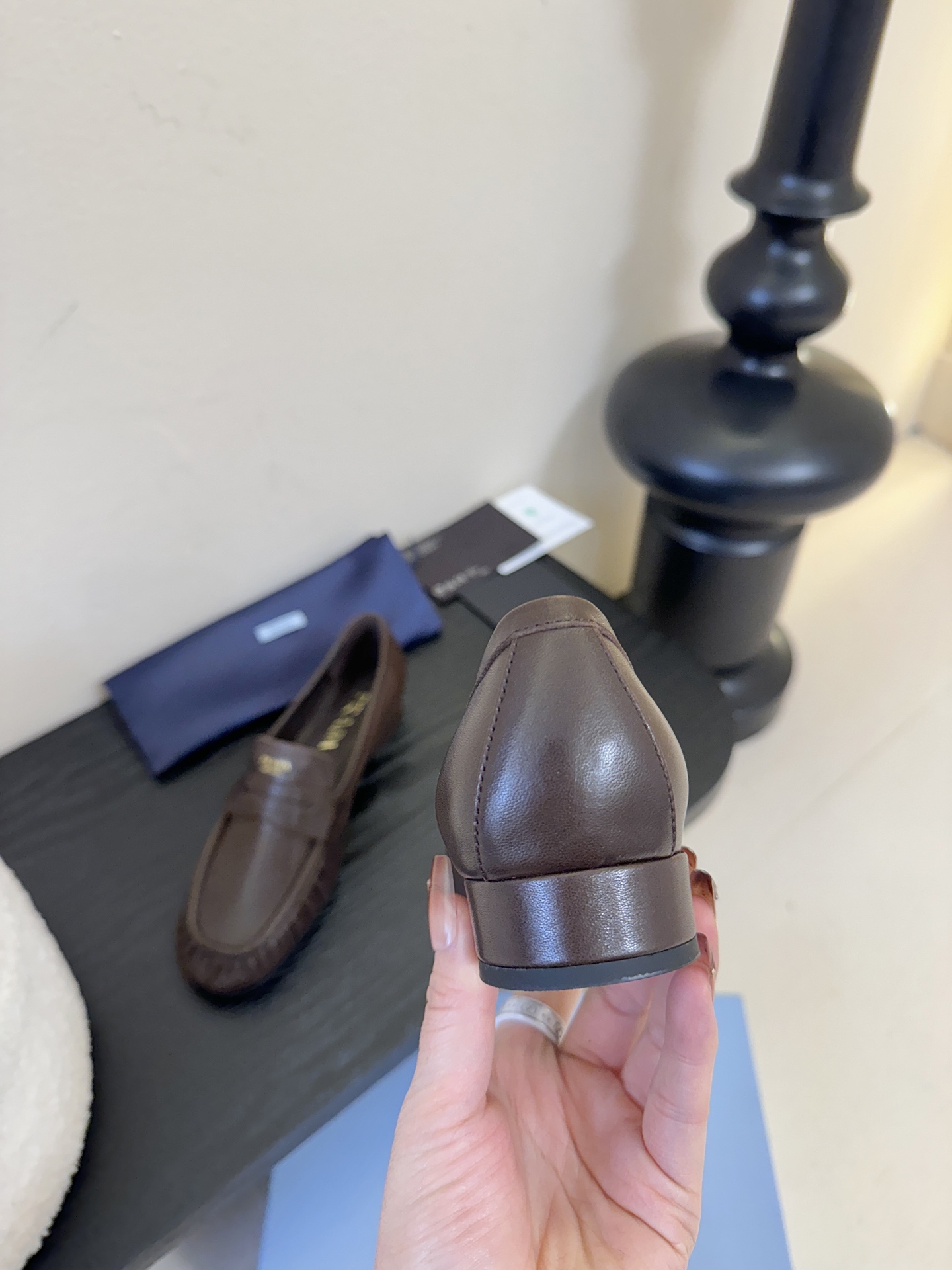 Prad* 普拉达新款乐福鞋一眼望去既经典又百搭！质感脚感你们都无需担心哒，心动的感觉有没有！简单搭配很