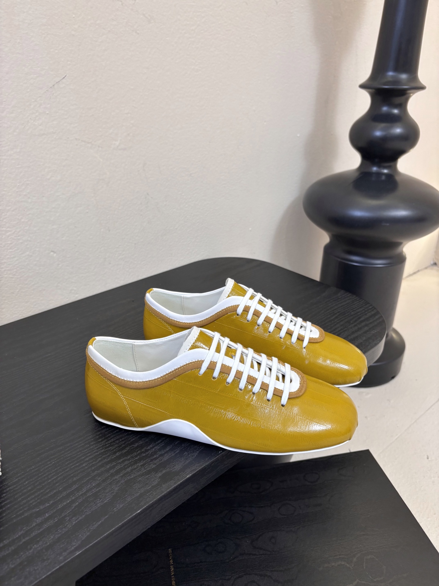 Dries Van Note*26ss复古德训鞋极简平底休闲鞋属于复古德训鞋极简平底休闲鞋，鞋型为低帮窄