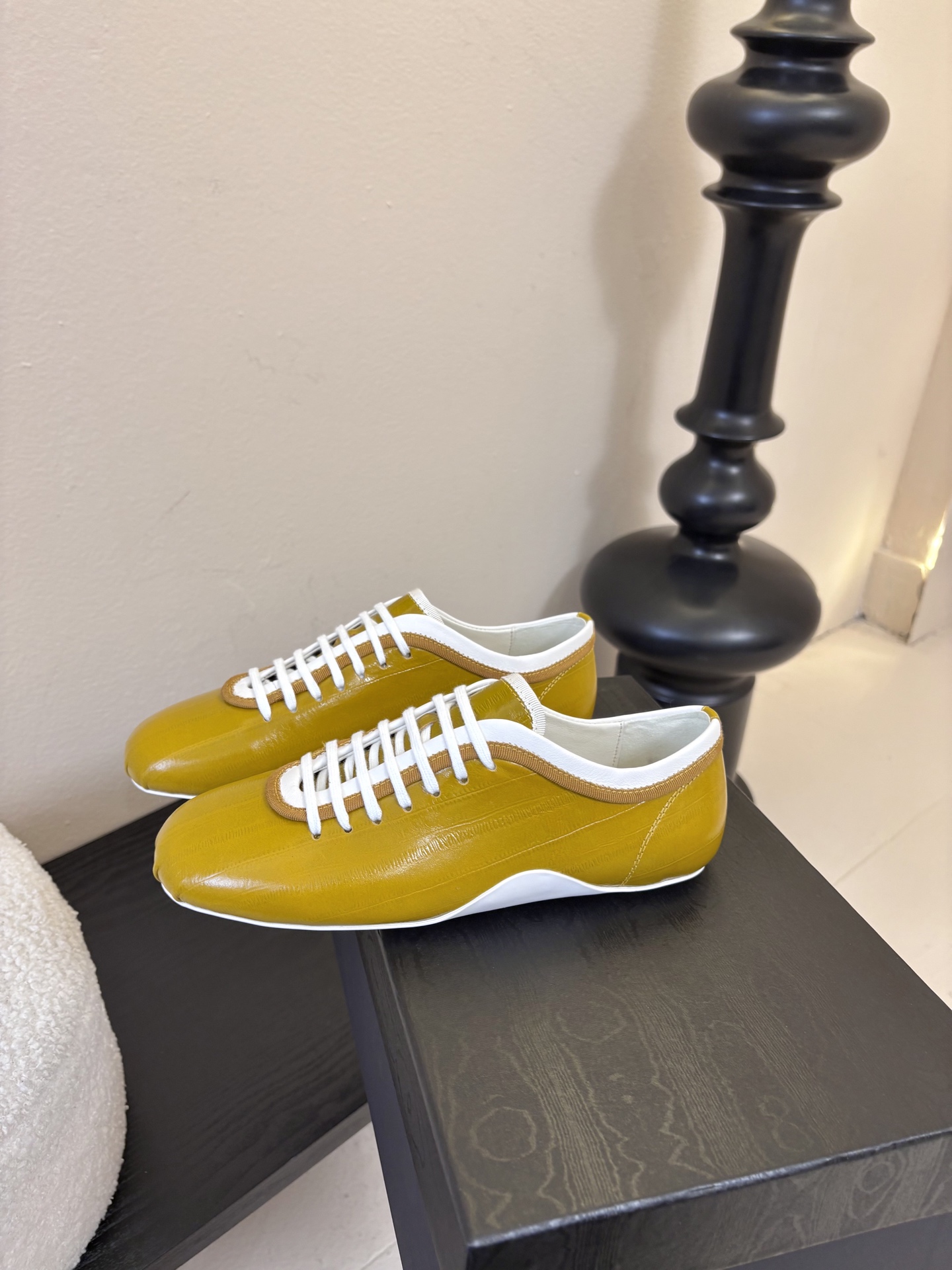 Dries Van Note*26ss复古德训鞋极简平底休闲鞋属于复古德训鞋极简平底休闲鞋，鞋型为低帮窄