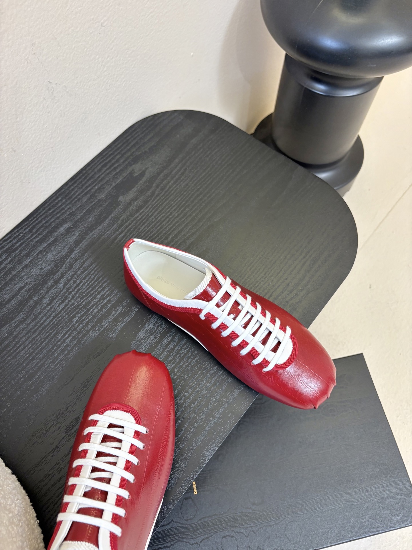 Dries Van Note*26ss复古德训鞋极简平底休闲鞋属于复古德训鞋极简平底休闲鞋，鞋型为低帮窄