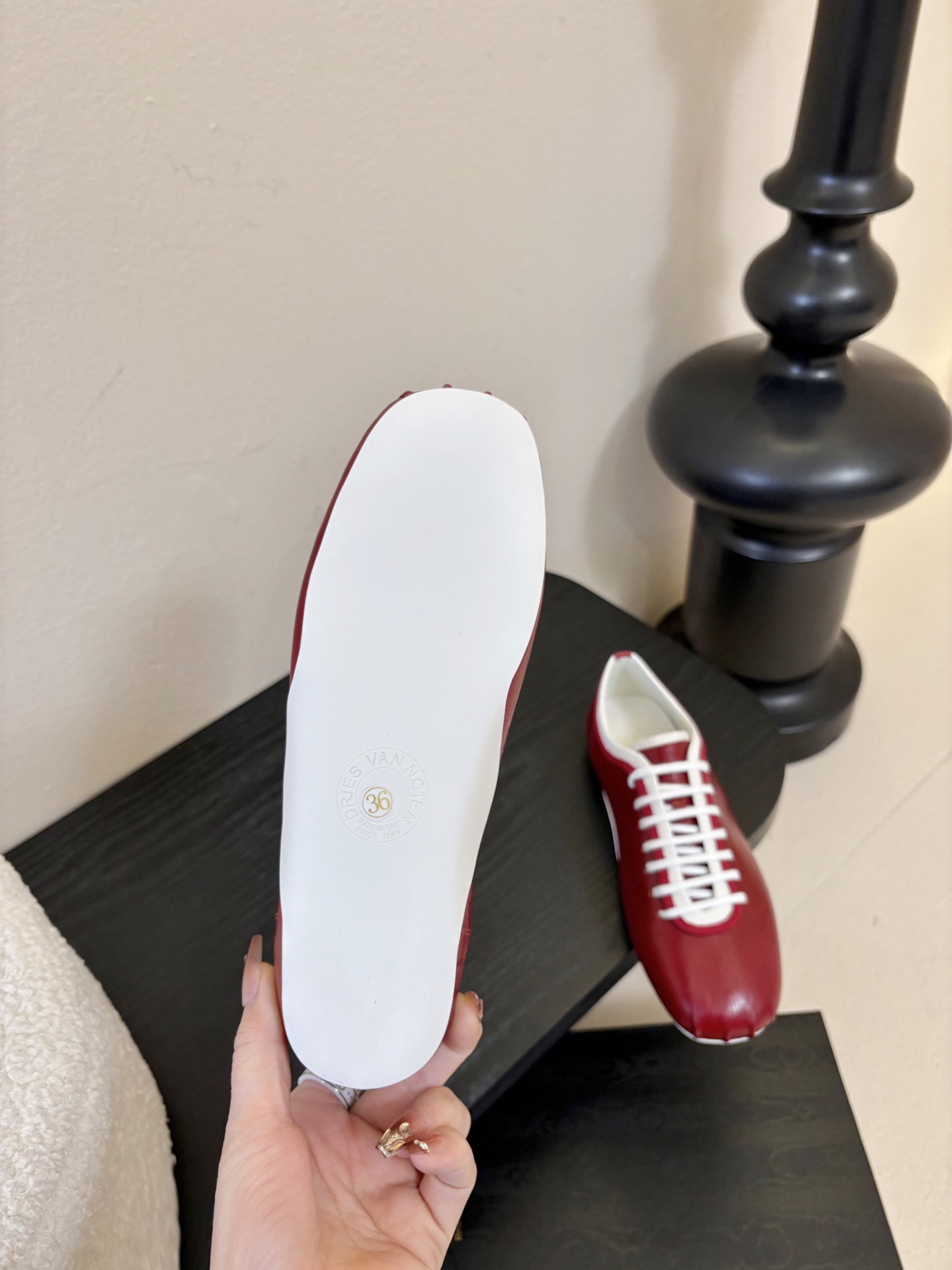 Dries Van Note*26ss复古德训鞋极简平底休闲鞋属于复古德训鞋极简平底休闲鞋，鞋型为低帮窄