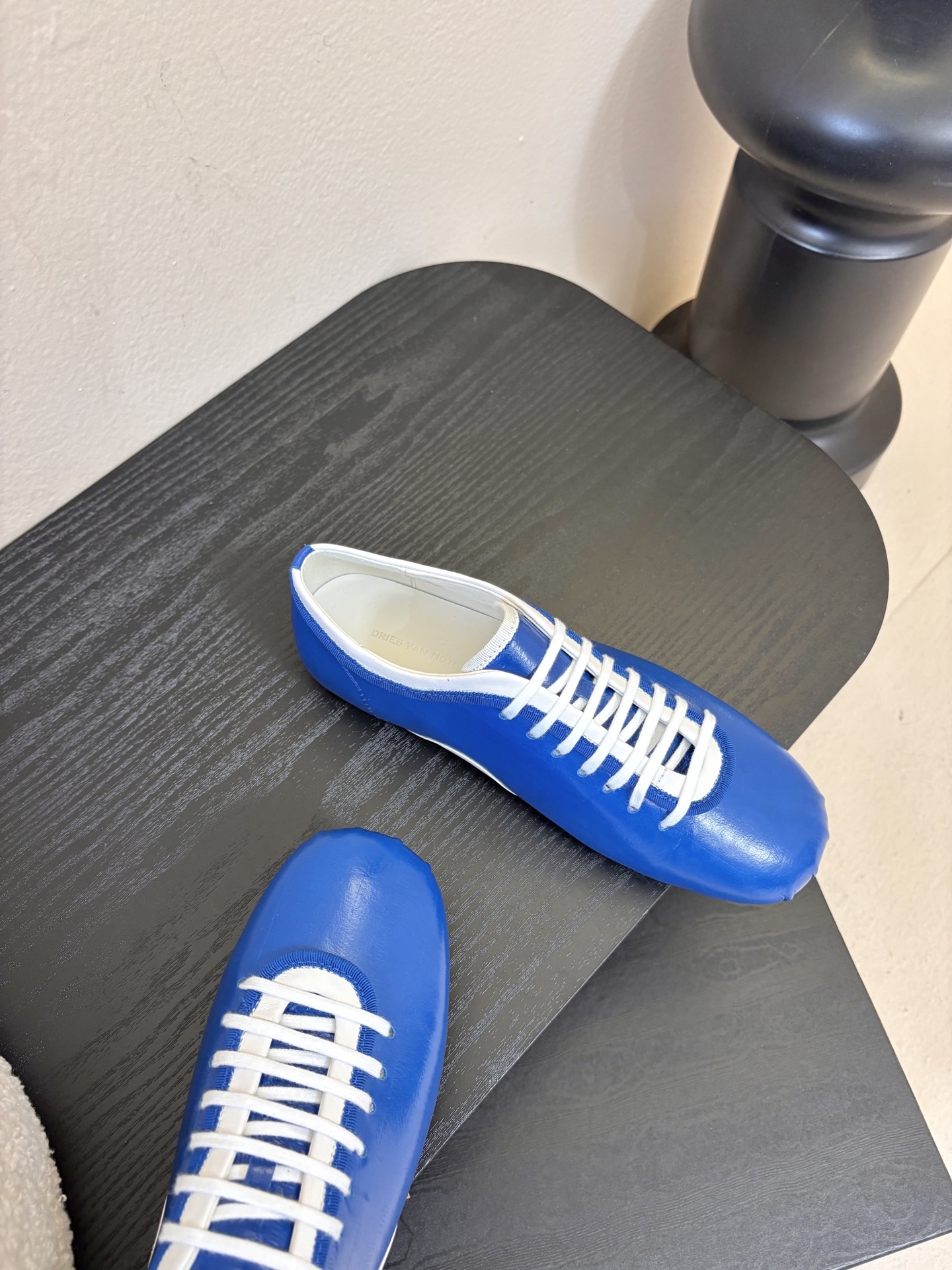 Dries Van Note*26ss复古德训鞋极简平底休闲鞋属于复古德训鞋极简平底休闲鞋，鞋型为低帮窄