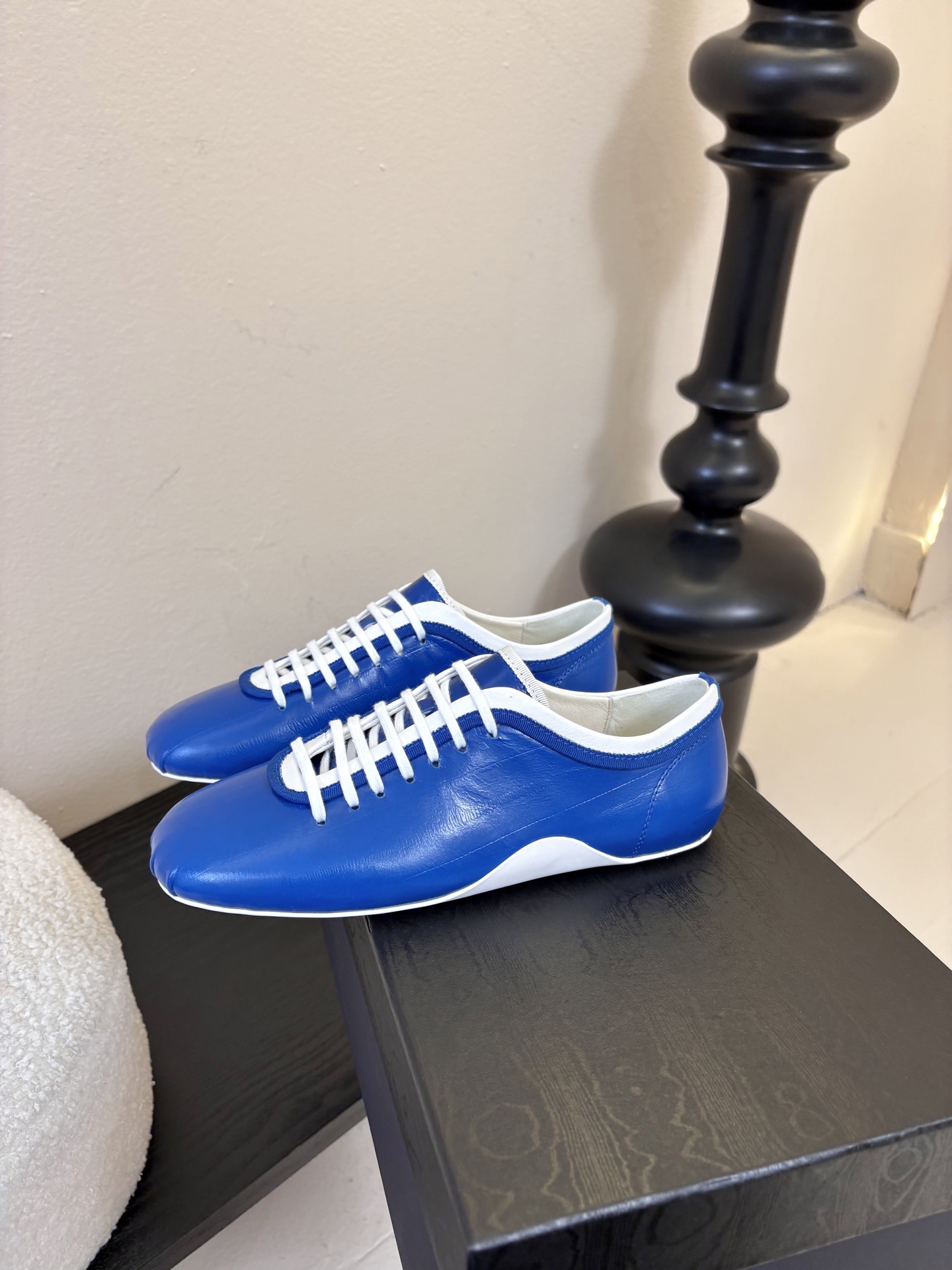 Dries Van Note*26ss复古德训鞋极简平底休闲鞋属于复古德训鞋极简平底休闲鞋，鞋型为低帮窄