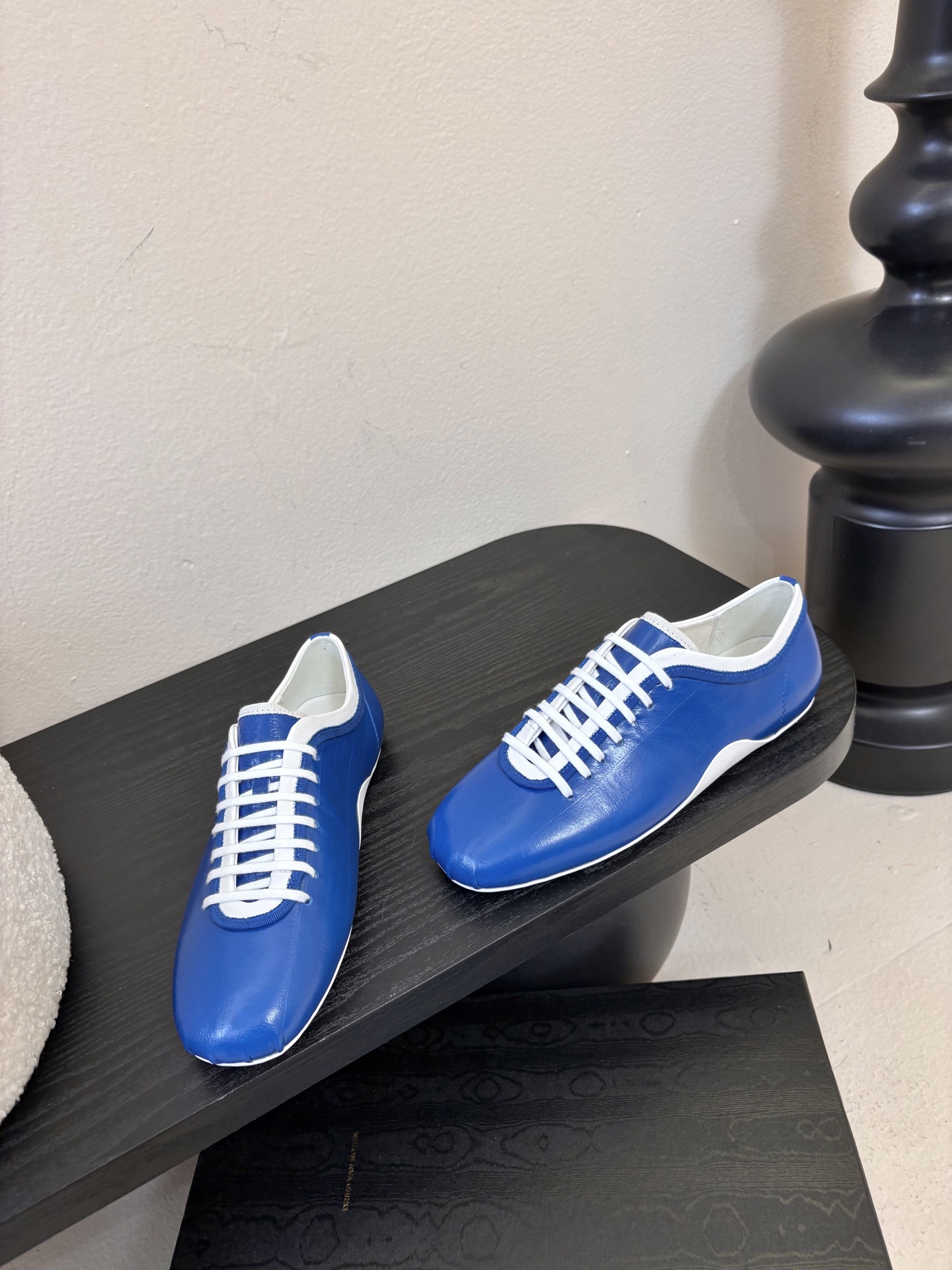 Dries Van Note*26ss复古德训鞋极简平底休闲鞋属于复古德训鞋极简平底休闲鞋，鞋型为低帮窄