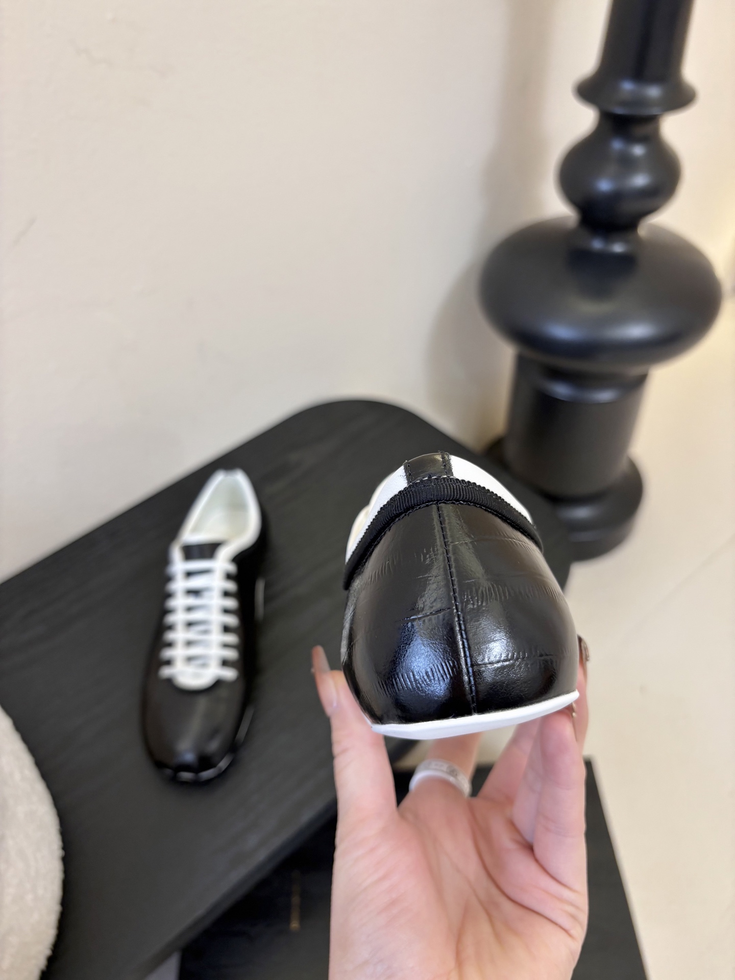 Dries Van Note*26ss复古德训鞋极简平底休闲鞋属于复古德训鞋极简平底休闲鞋，鞋型为低帮窄