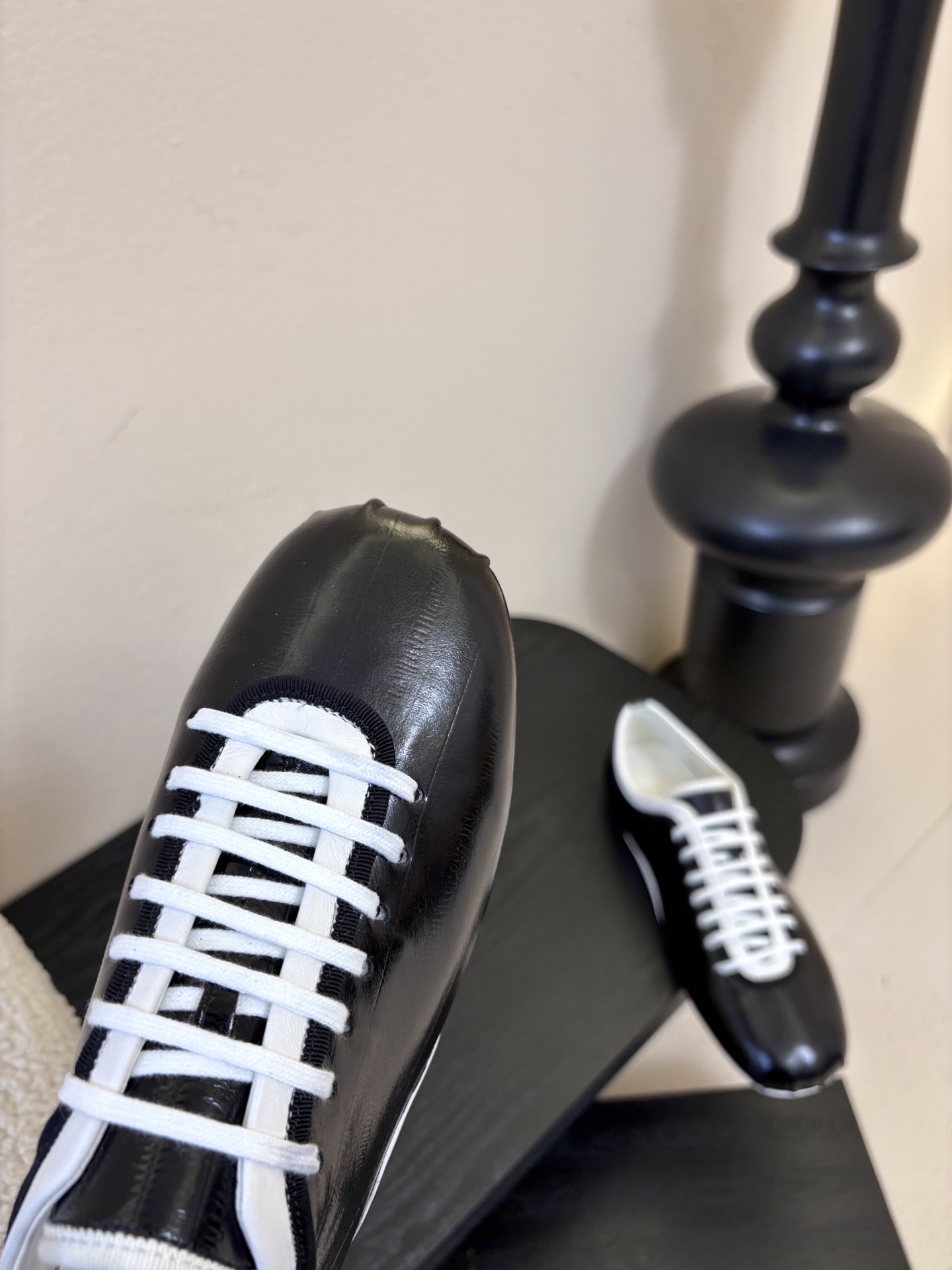 Dries Van Note*26ss复古德训鞋极简平底休闲鞋属于复古德训鞋极简平底休闲鞋，鞋型为低帮窄