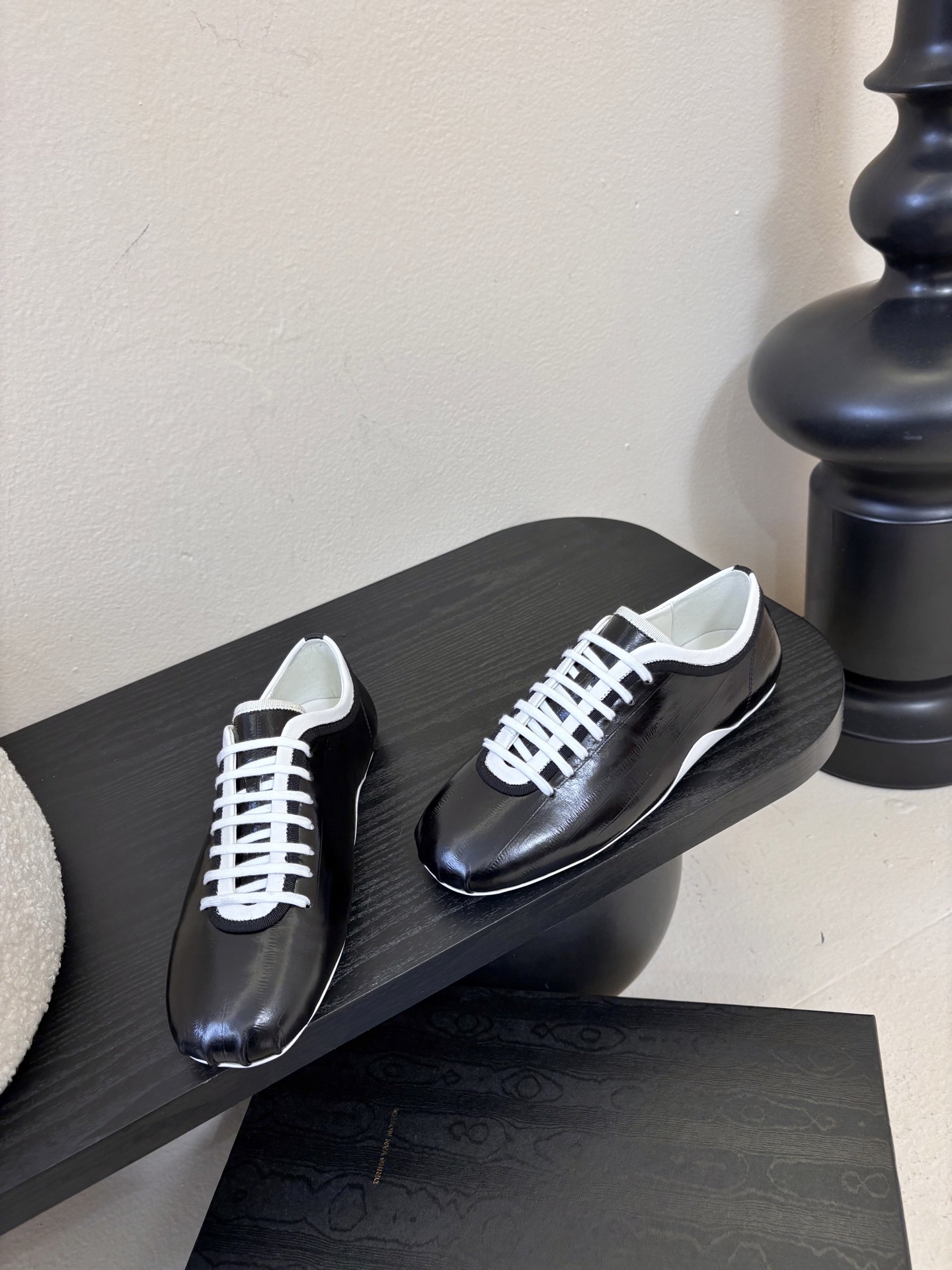 Dries Van Note*26ss复古德训鞋极简平底休闲鞋属于复古德训鞋极简平底休闲鞋，鞋型为低帮窄