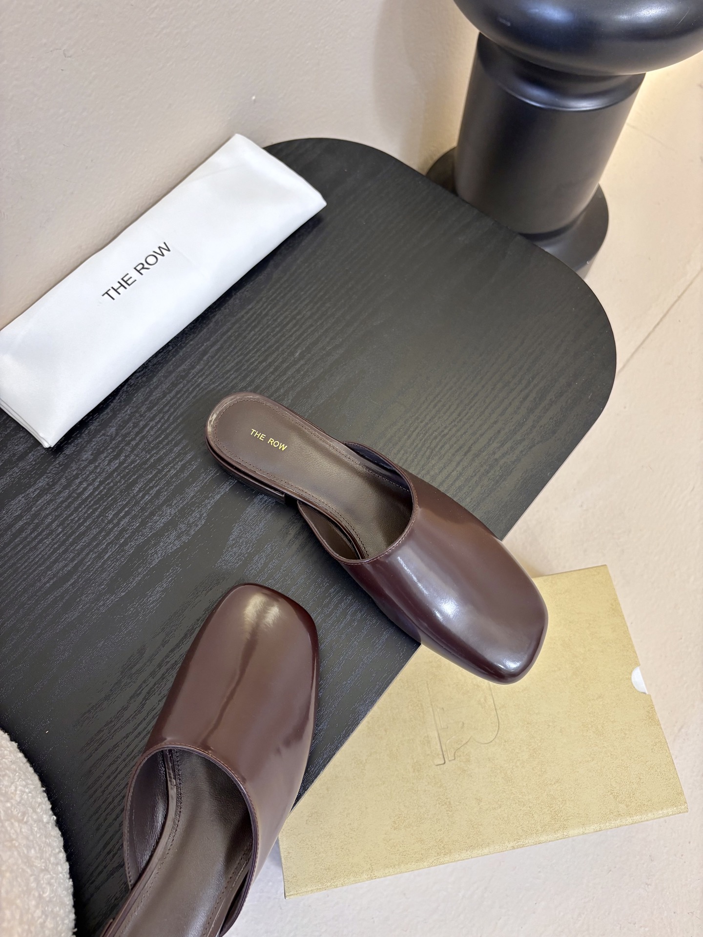 The Row 26春夏新款玛丽珍包头圆头半拖凉鞋单鞋！据说这是本年度最美丽的玛丽珍奶，法式优雅气质在线