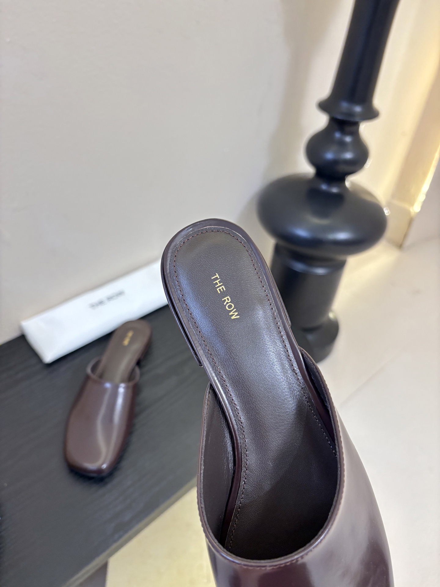 The Row 26春夏新款玛丽珍包头圆头半拖凉鞋单鞋！据说这是本年度最美丽的玛丽珍奶，法式优雅气质在线