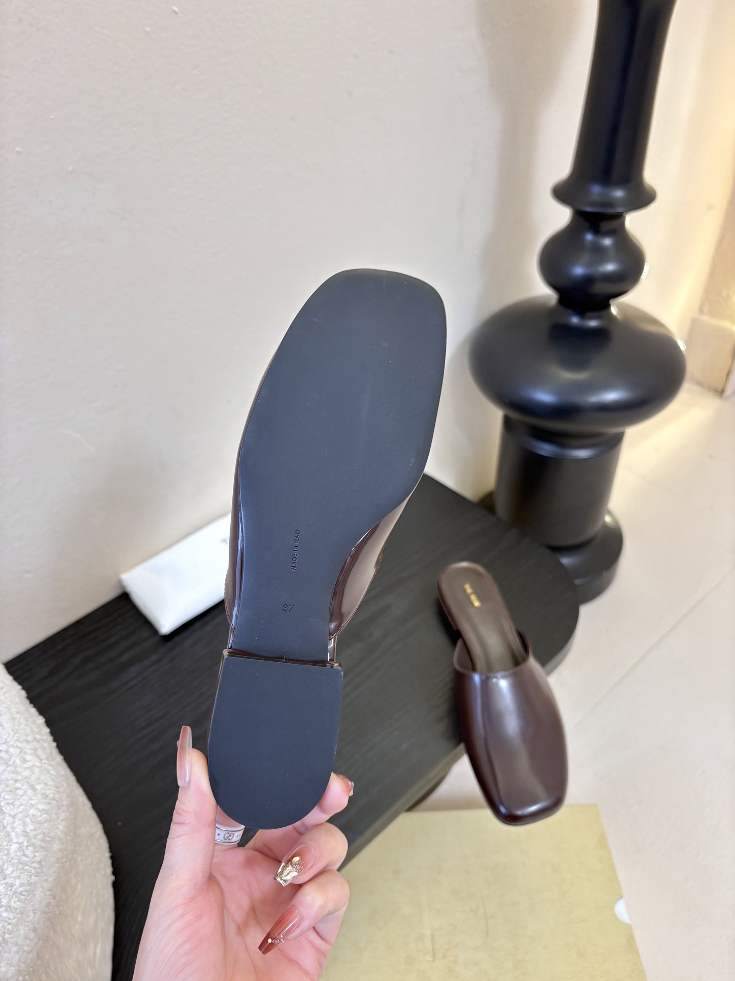 The Row 26春夏新款玛丽珍包头圆头半拖凉鞋单鞋！据说这是本年度最美丽的玛丽珍奶，法式优雅气质在线