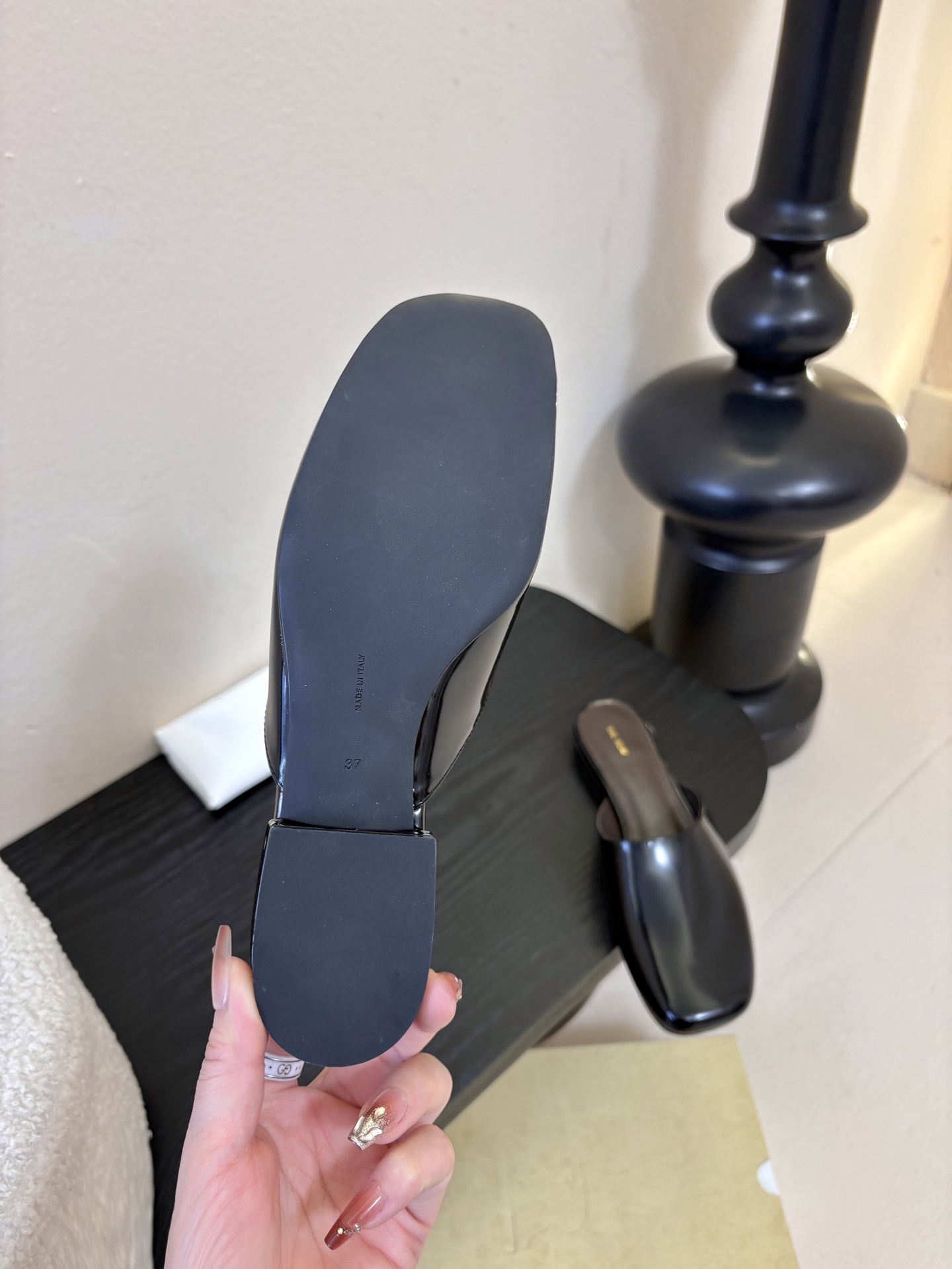 The Row 26春夏新款玛丽珍包头圆头半拖凉鞋单鞋！据说这是本年度最美丽的玛丽珍奶，法式优雅气质在线