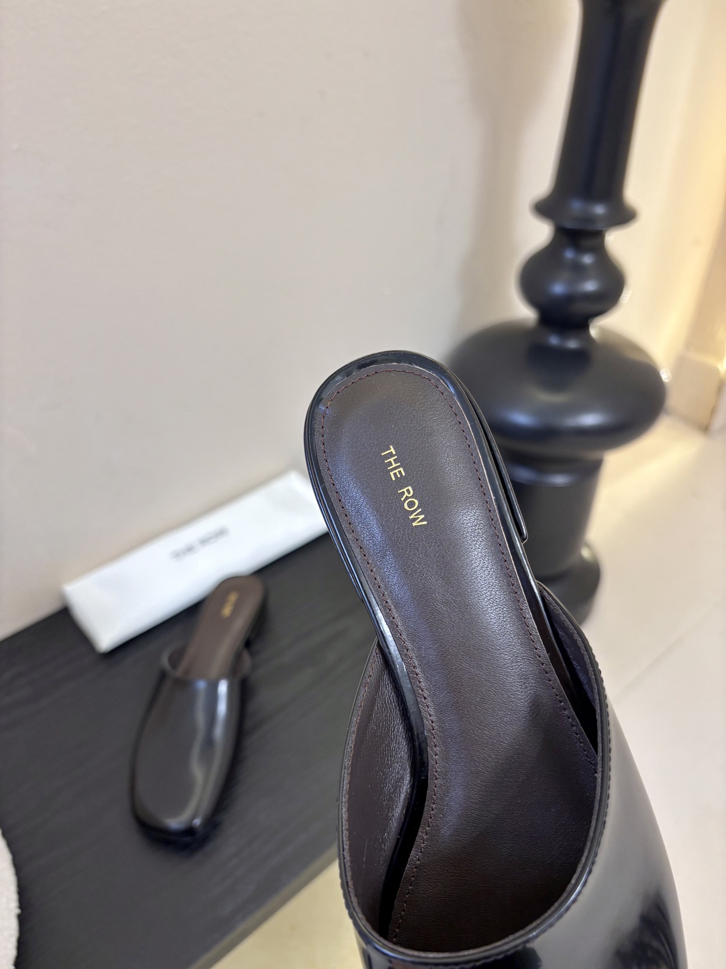 The Row 26春夏新款玛丽珍包头圆头半拖凉鞋单鞋！据说这是本年度最美丽的玛丽珍奶，法式优雅气质在线