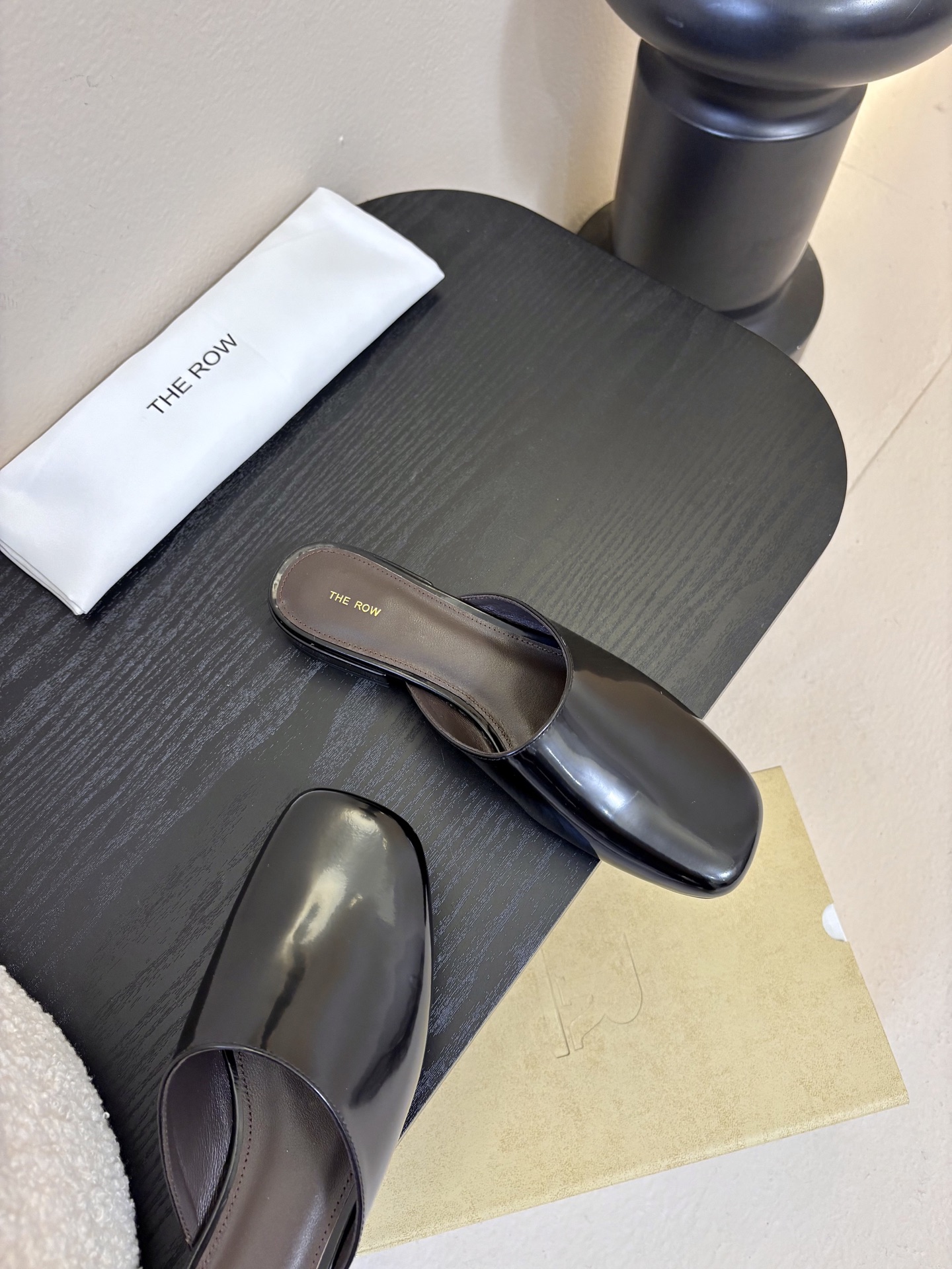 The Row 26春夏新款玛丽珍包头圆头半拖凉鞋单鞋！据说这是本年度最美丽的玛丽珍奶，法式优雅气质在线