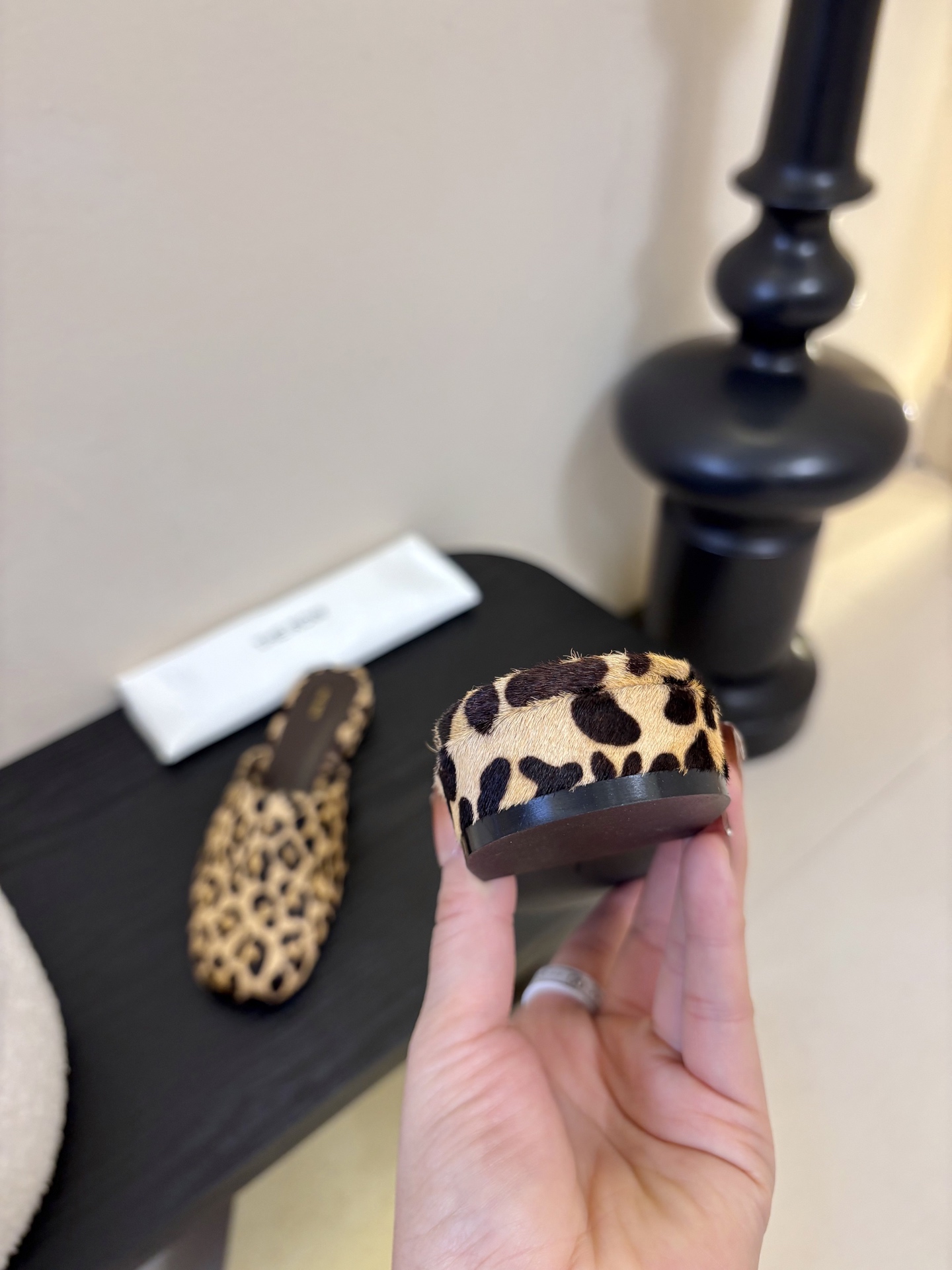 The Row 26春夏新款玛丽珍包头圆头半拖凉鞋单鞋！据说这是本年度最美丽的玛丽珍奶，法式优雅气质在线