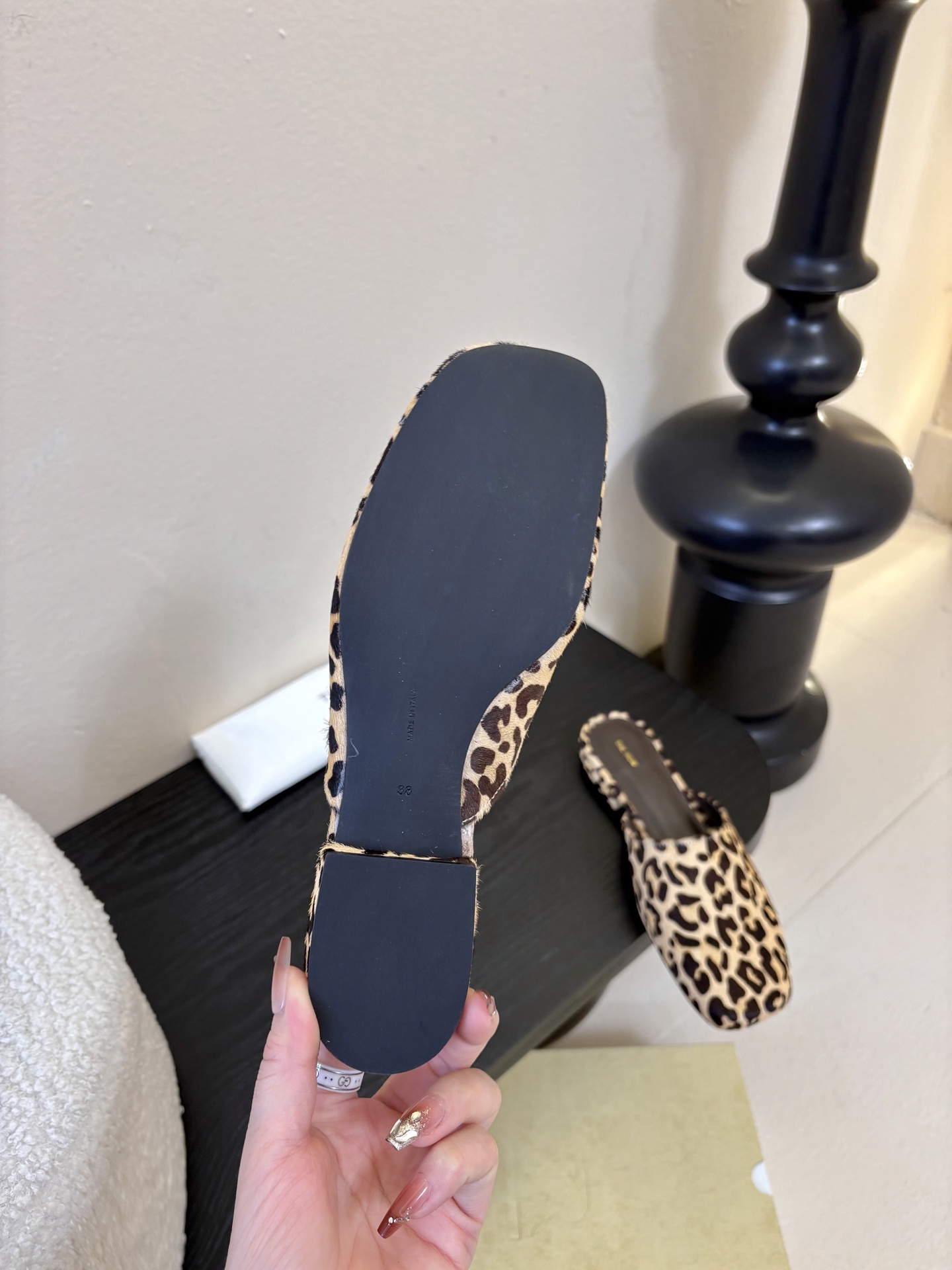 The Row 26春夏新款玛丽珍包头圆头半拖凉鞋单鞋！据说这是本年度最美丽的玛丽珍奶，法式优雅气质在线