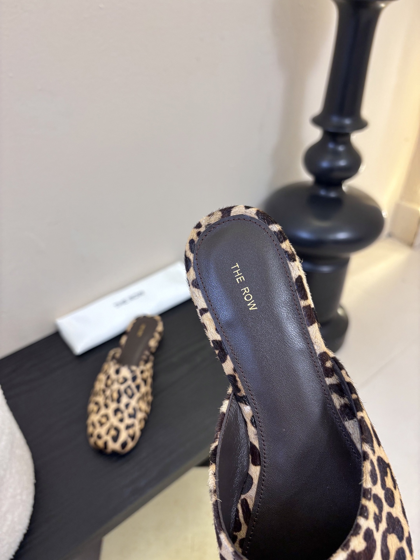 The Row 26春夏新款玛丽珍包头圆头半拖凉鞋单鞋！据说这是本年度最美丽的玛丽珍奶，法式优雅气质在线