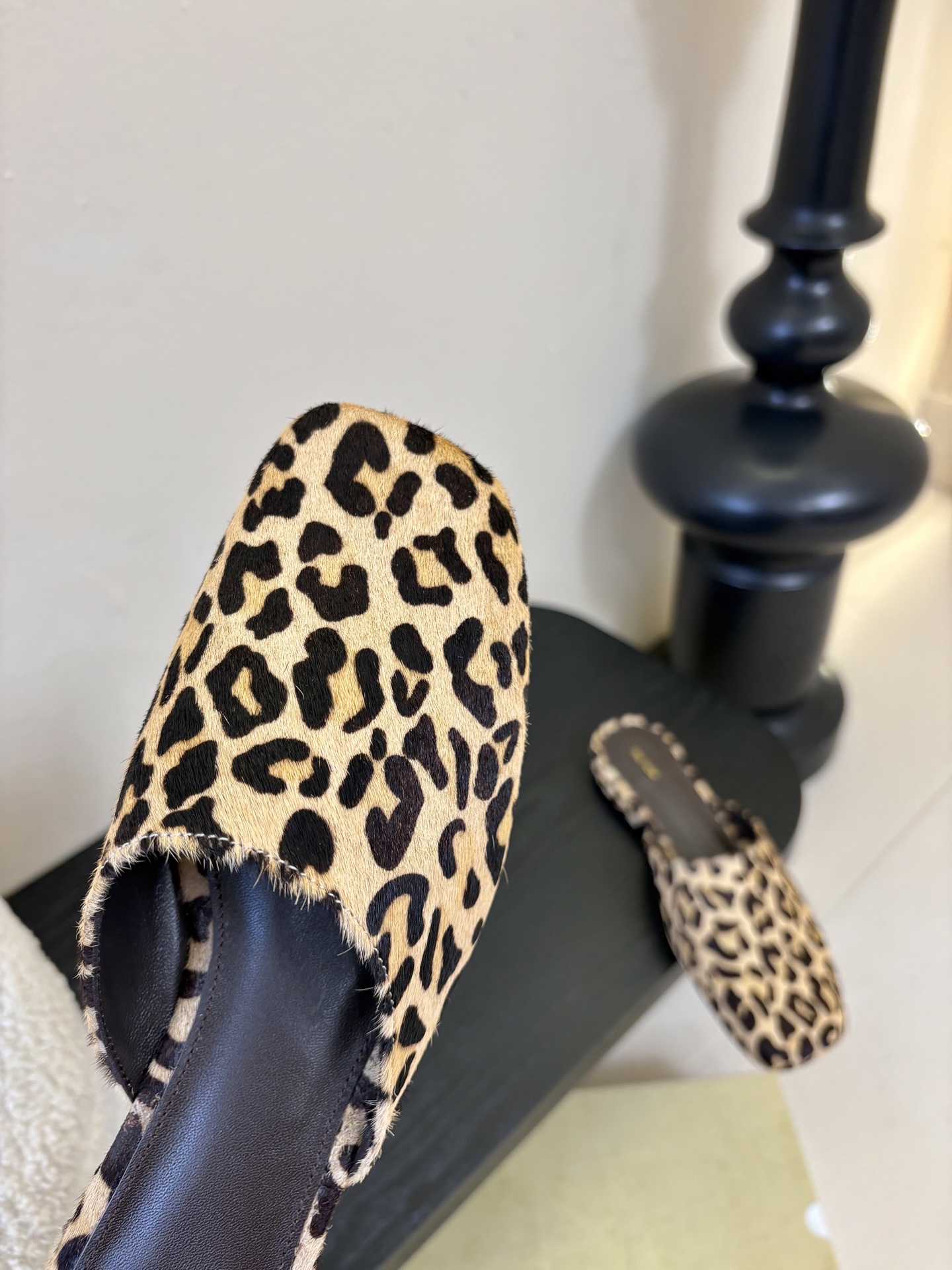 The Row 26春夏新款玛丽珍包头圆头半拖凉鞋单鞋！据说这是本年度最美丽的玛丽珍奶，法式优雅气质在线