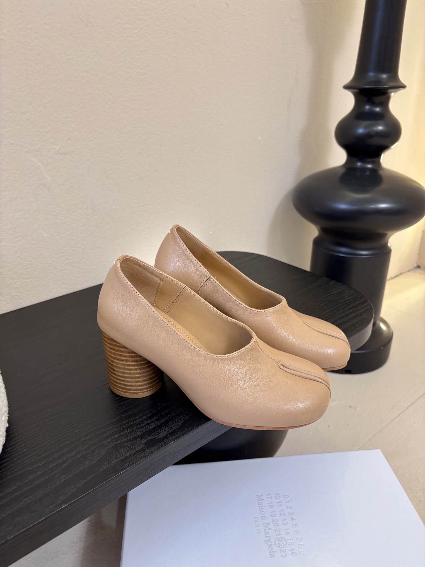 Maison Marginal* MM6苹果头芭蕾舞凉鞋马吉拉设计师太有才了 作为设计元素打造鞋品💯 单