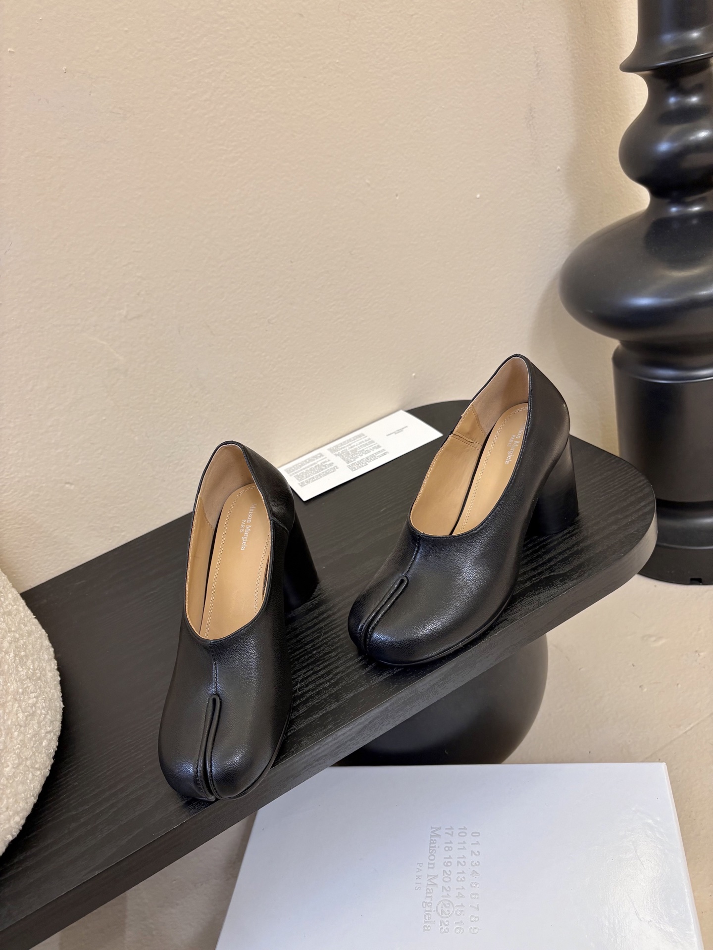 Maison Marginal* MM6苹果头芭蕾舞凉鞋马吉拉设计师太有才了 作为设计元素打造鞋品💯 单