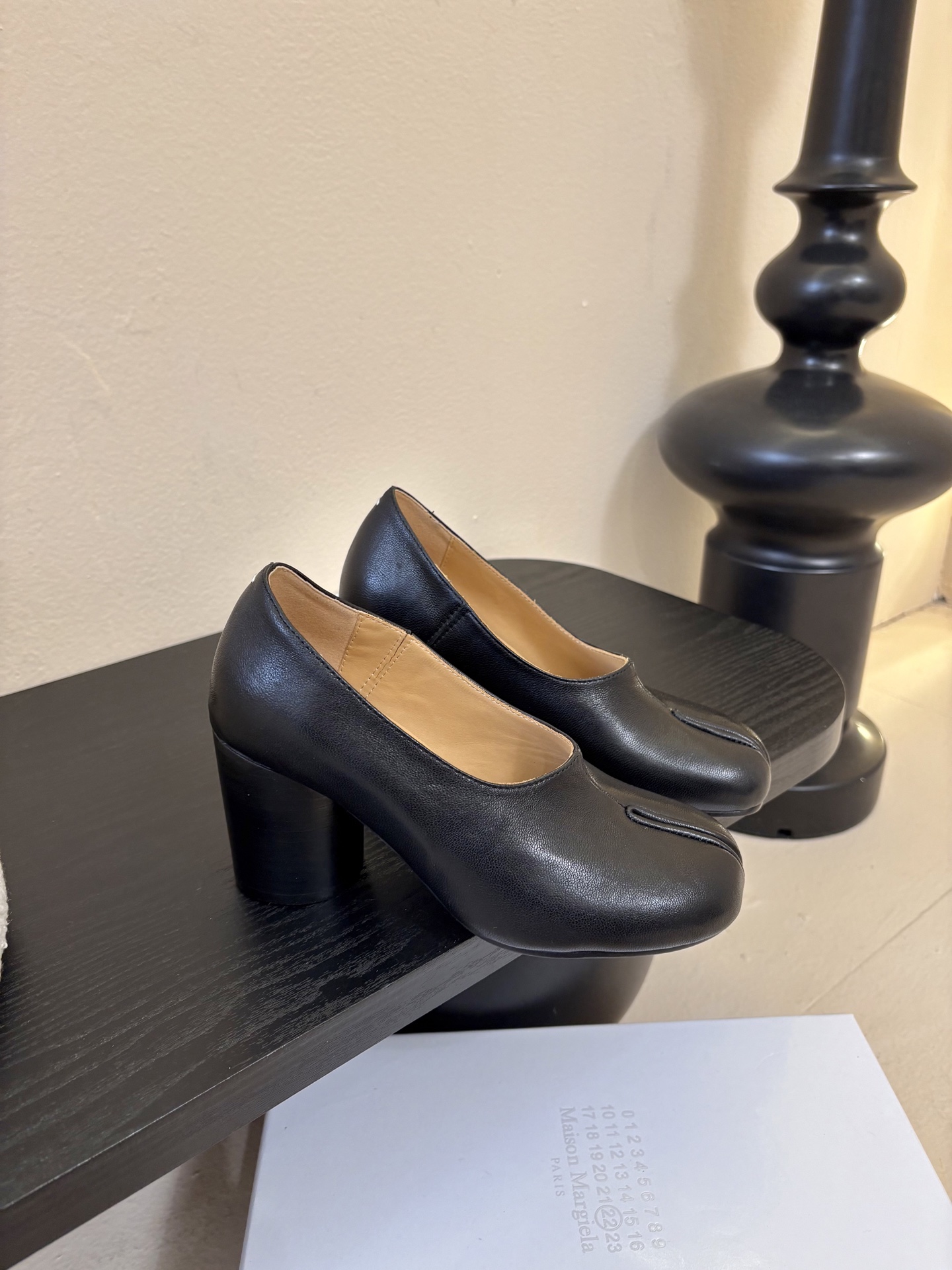 Maison Marginal* MM6苹果头芭蕾舞凉鞋马吉拉设计师太有才了 作为设计元素打造鞋品💯 单