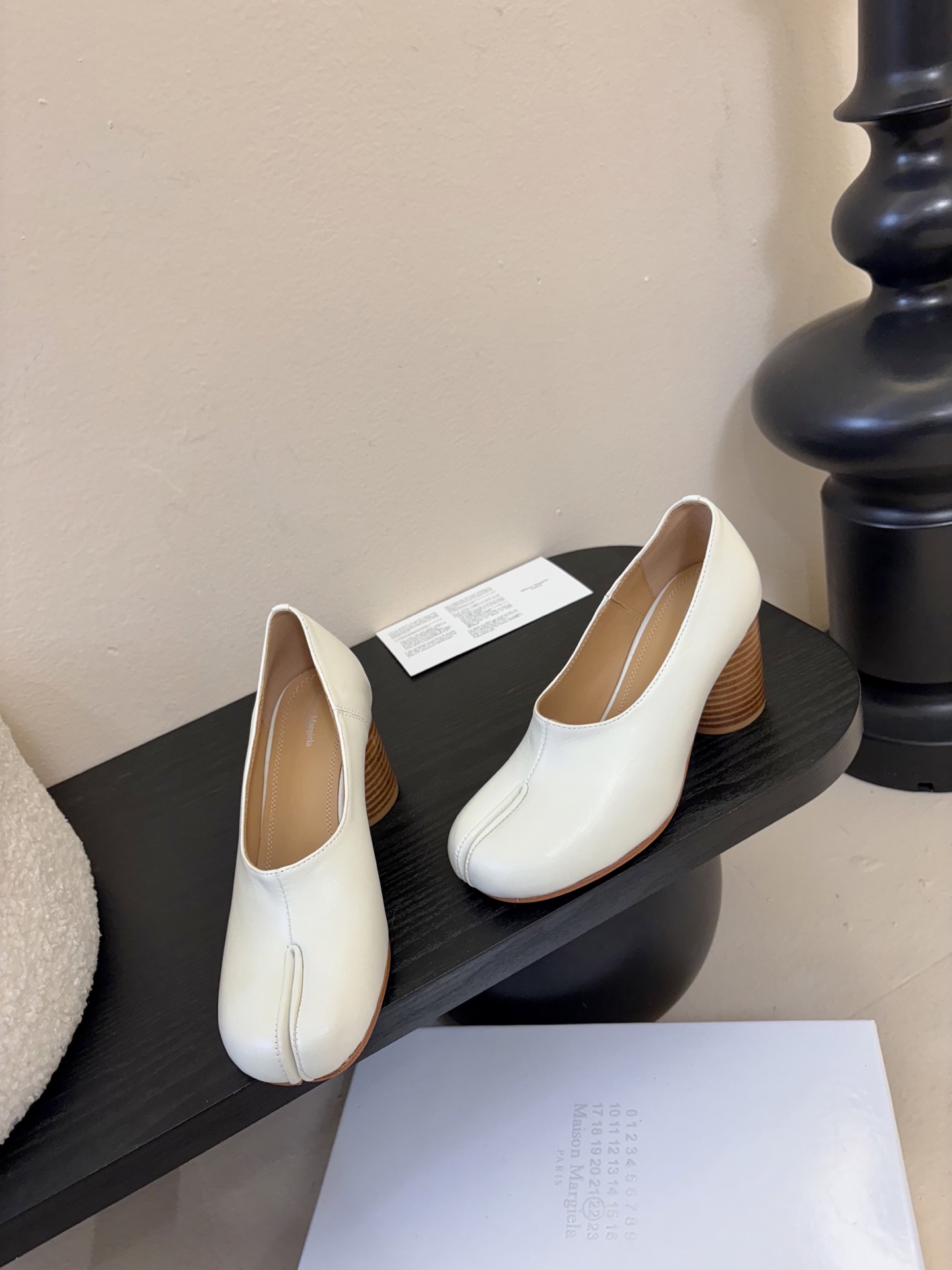 Maison Marginal* MM6苹果头芭蕾舞凉鞋马吉拉设计师太有才了 作为设计元素打造鞋品💯 单