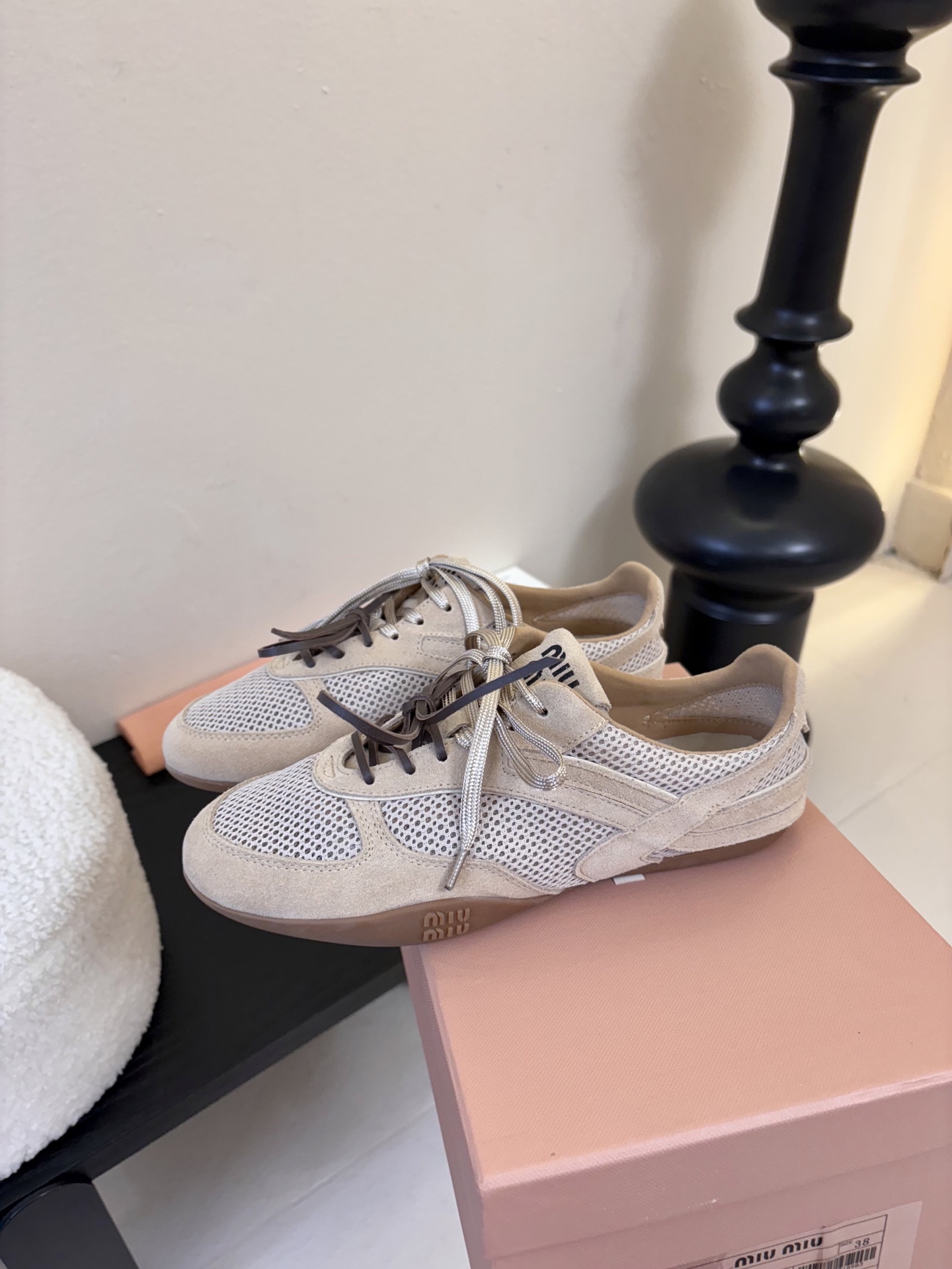 MiuMiu缪缪春夏最新走秀款薄底鞋 休闲鞋 超多明星网红种草 国内外博主刷爆的一款 小红书种草系列 复