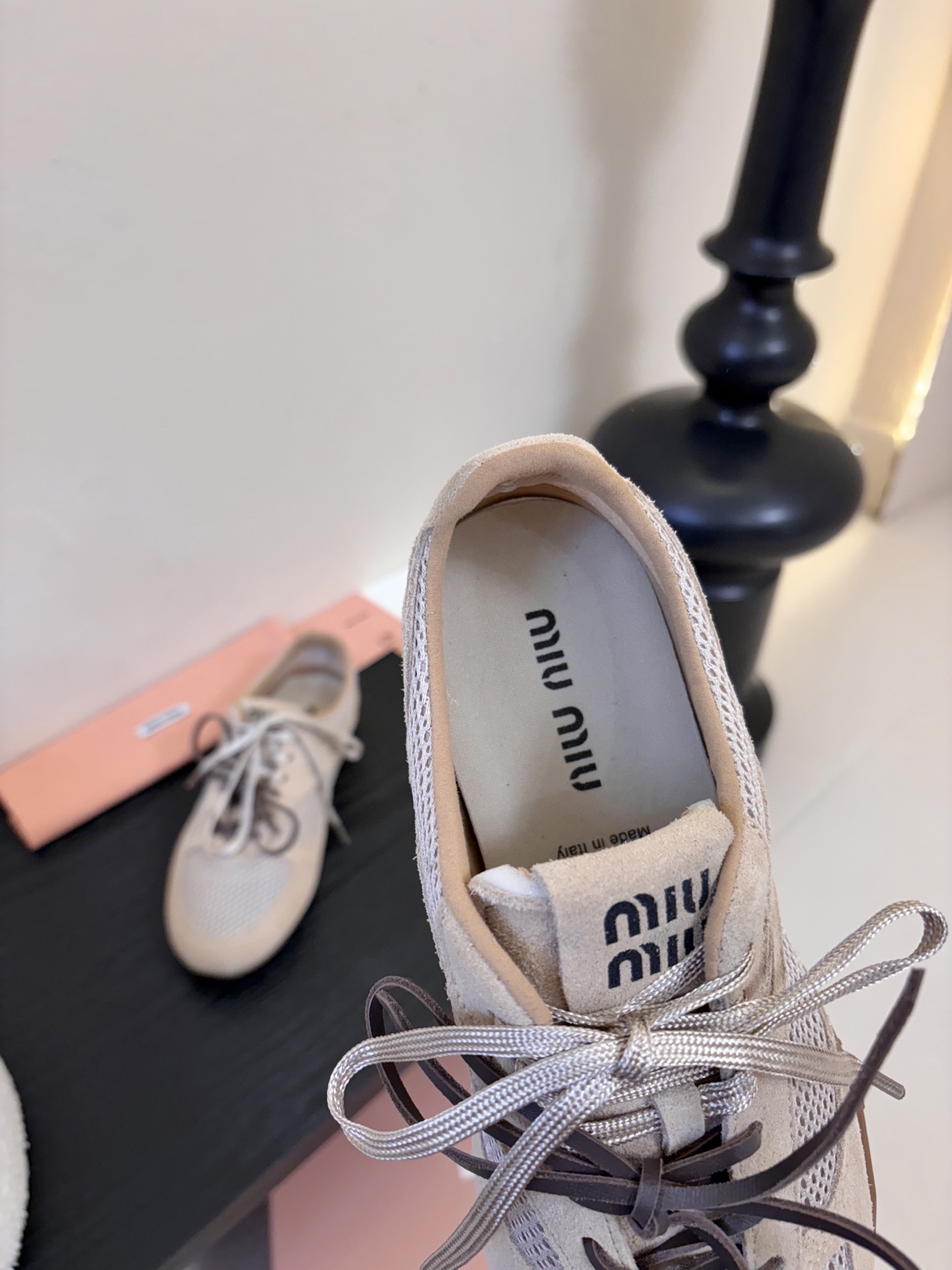 MiuMiu缪缪春夏最新走秀款薄底鞋 休闲鞋 超多明星网红种草 国内外博主刷爆的一款 小红书种草系列 复