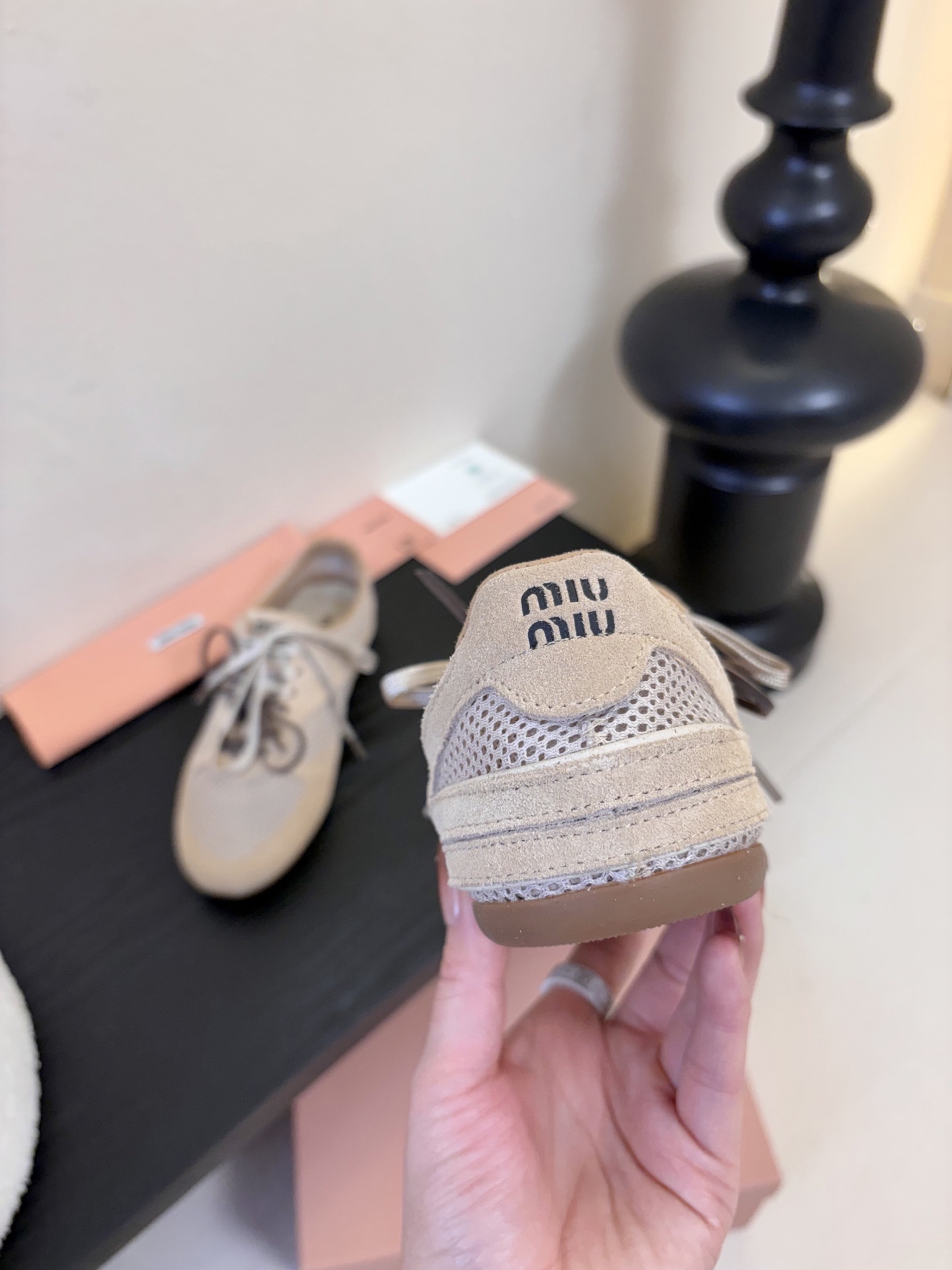 MiuMiu缪缪春夏最新走秀款薄底鞋 休闲鞋 超多明星网红种草 国内外博主刷爆的一款 小红书种草系列 复