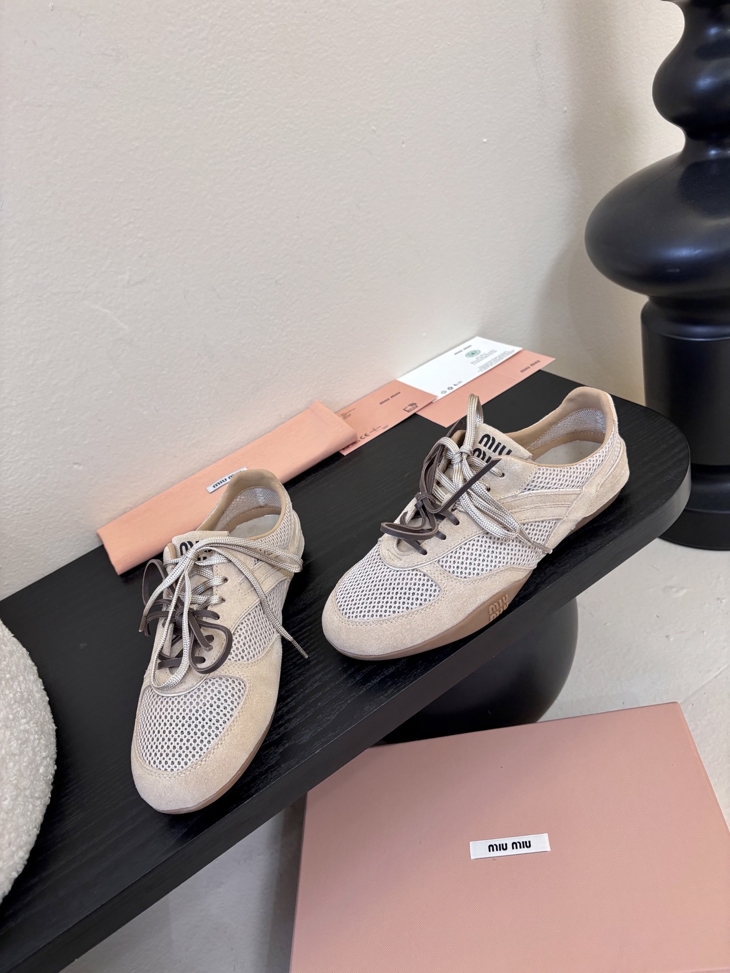 MiuMiu缪缪春夏最新走秀款薄底鞋 休闲鞋 超多明星网红种草 国内外博主刷爆的一款 小红书种草系列 复