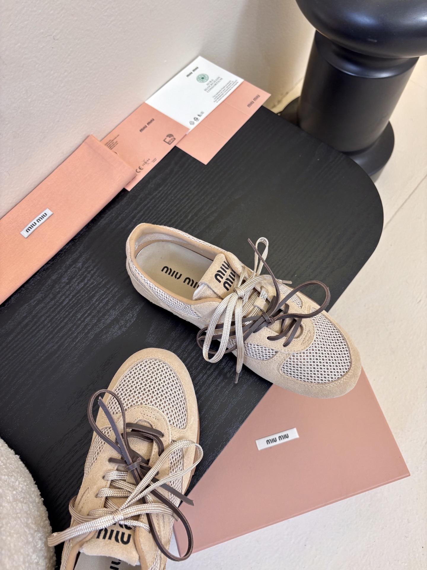 MiuMiu缪缪春夏最新走秀款薄底鞋 休闲鞋 超多明星网红种草 国内外博主刷爆的一款 小红书种草系列 复