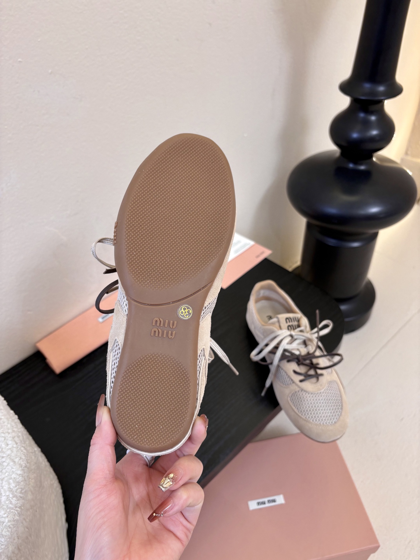 MiuMiu缪缪春夏最新走秀款薄底鞋 休闲鞋 超多明星网红种草 国内外博主刷爆的一款 小红书种草系列 复