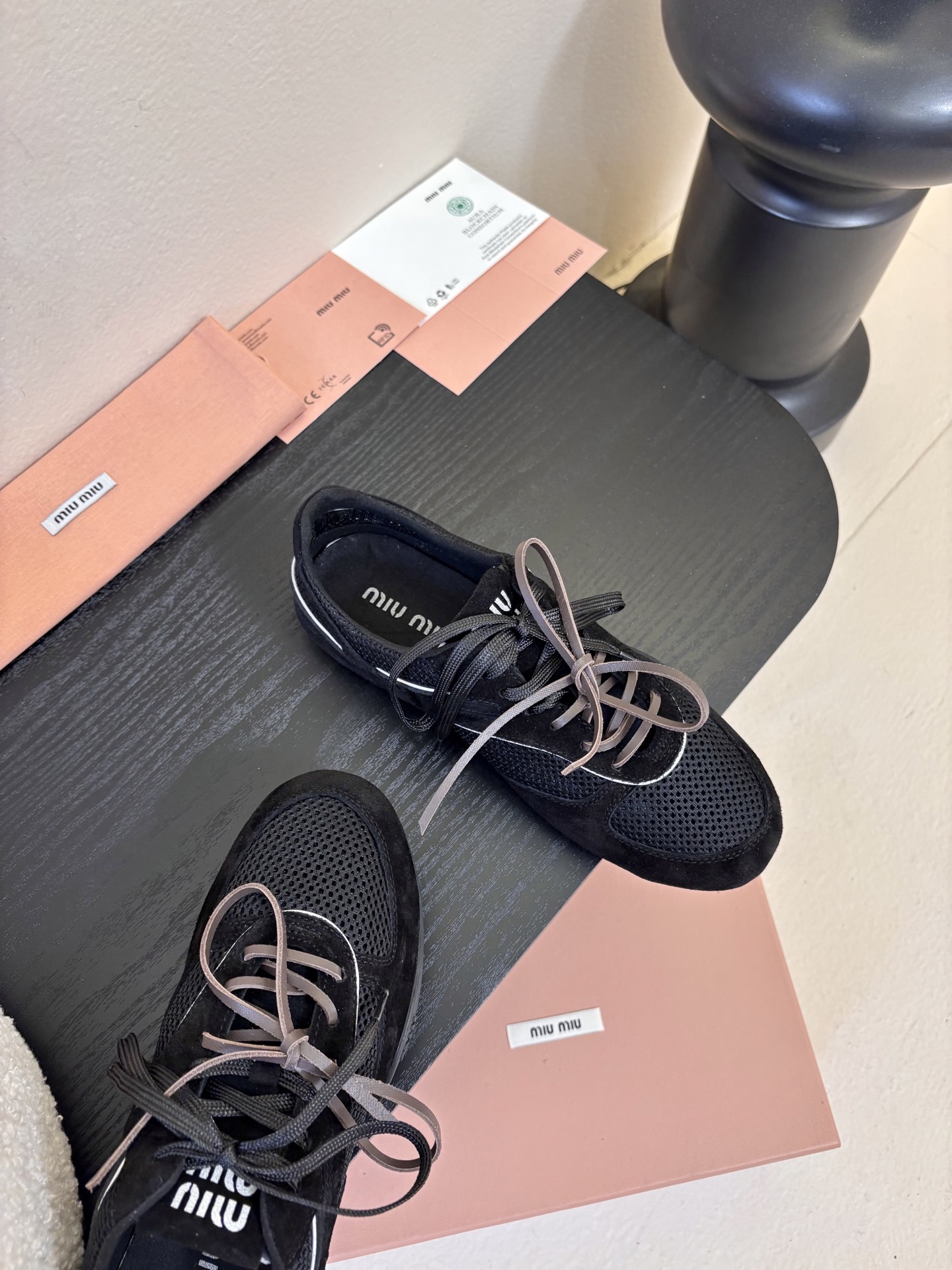 MiuMiu缪缪春夏最新走秀款薄底鞋 休闲鞋 超多明星网红种草 国内外博主刷爆的一款 小红书种草系列 复