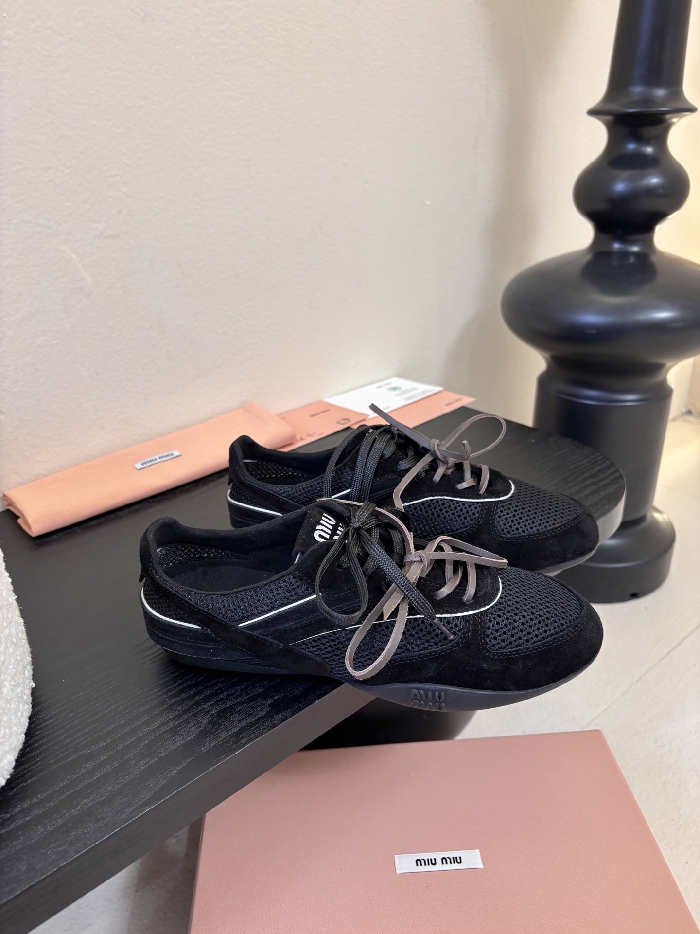 MiuMiu缪缪春夏最新走秀款薄底鞋 休闲鞋 超多明星网红种草 国内外博主刷爆的一款 小红书种草系列 复