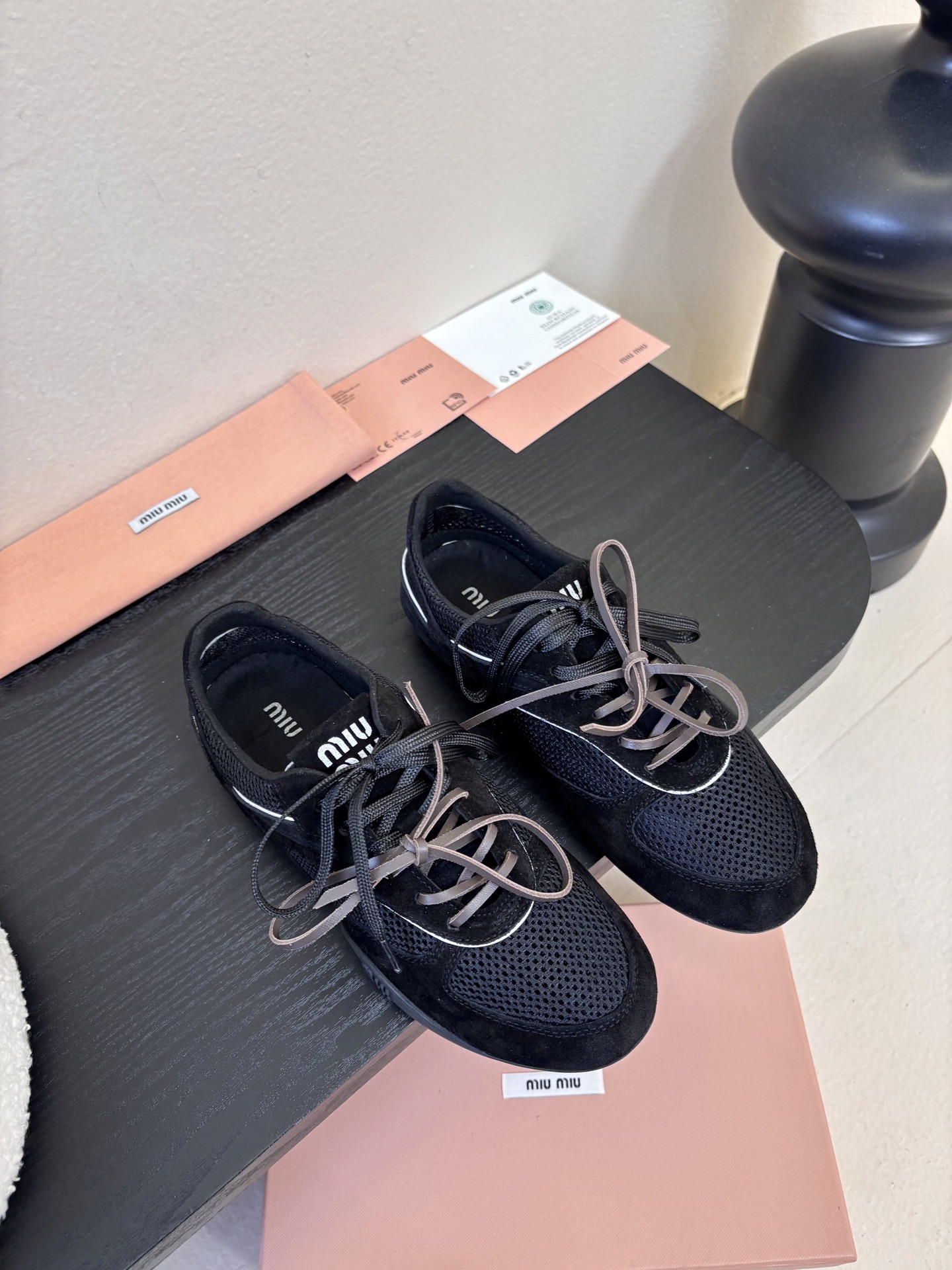 MiuMiu缪缪春夏最新走秀款薄底鞋 休闲鞋 超多明星网红种草 国内外博主刷爆的一款 小红书种草系列 复