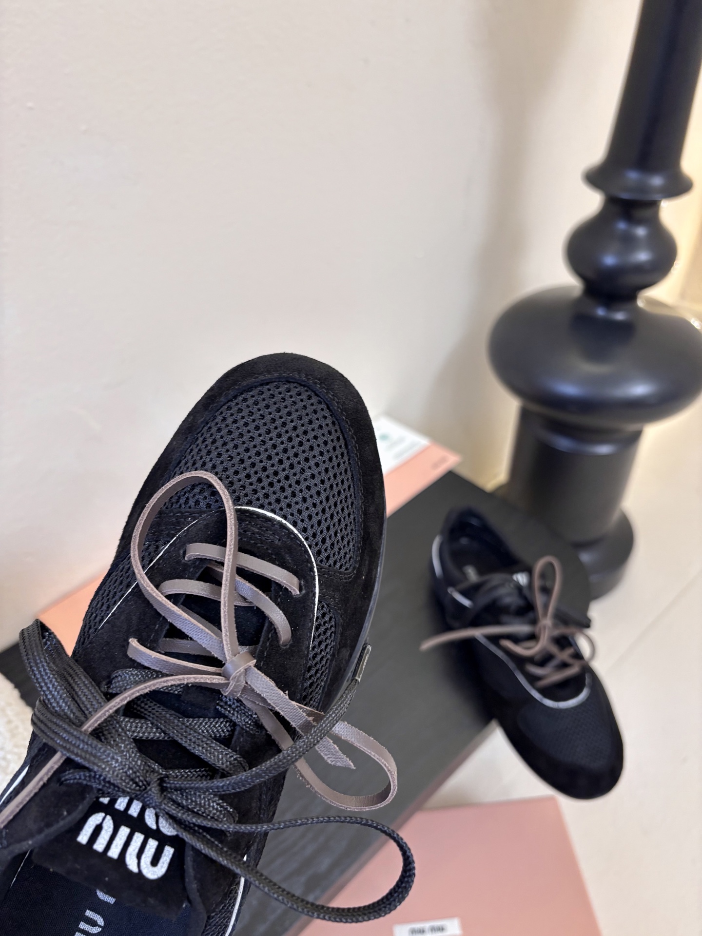 MiuMiu缪缪春夏最新走秀款薄底鞋 休闲鞋 超多明星网红种草 国内外博主刷爆的一款 小红书种草系列 复