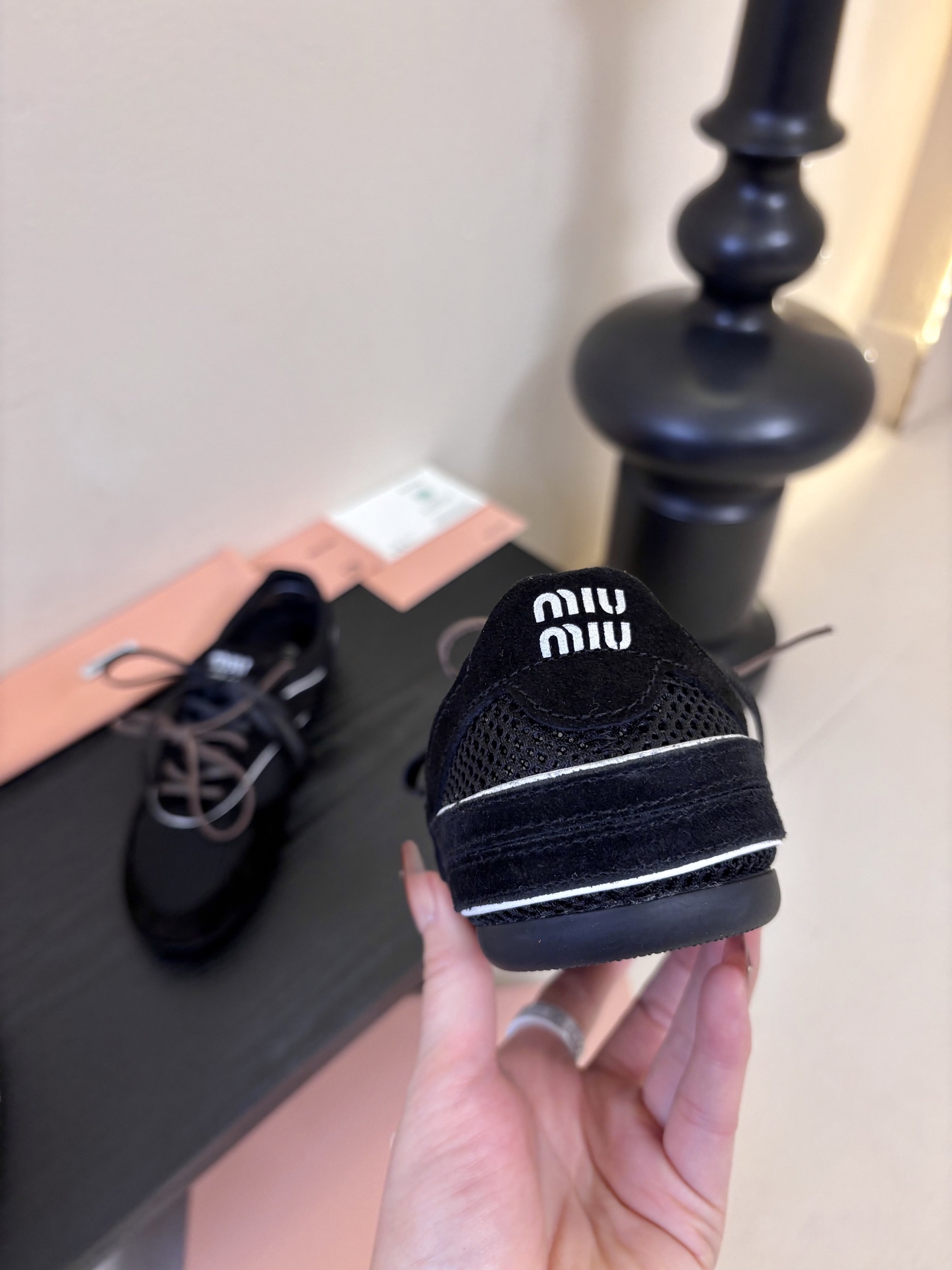 MiuMiu缪缪春夏最新走秀款薄底鞋 休闲鞋 超多明星网红种草 国内外博主刷爆的一款 小红书种草系列 复