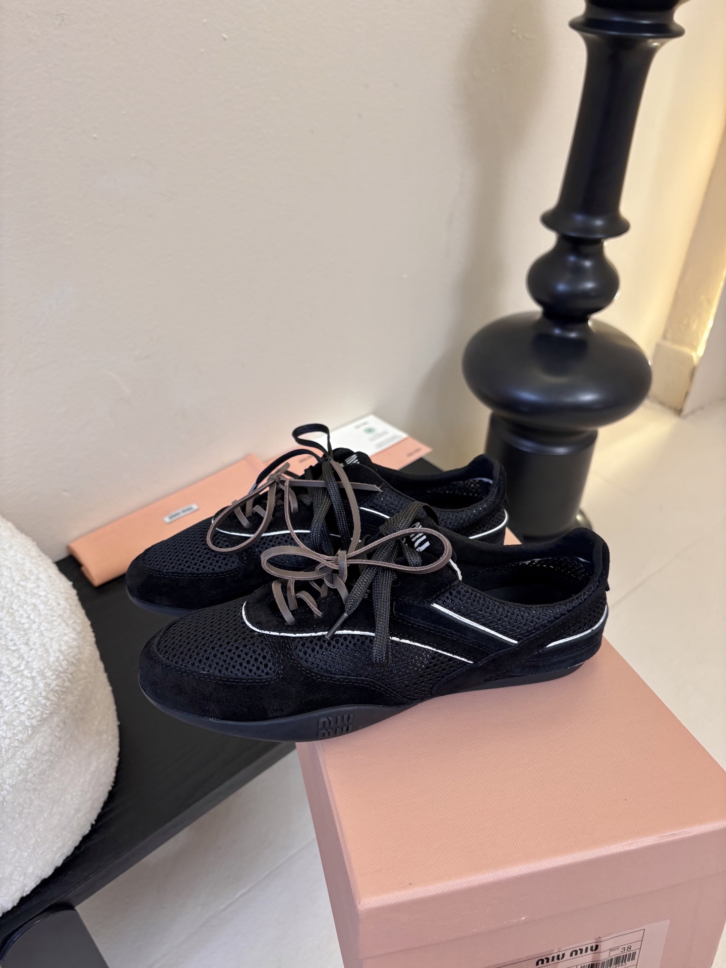 MiuMiu缪缪春夏最新走秀款薄底鞋 休闲鞋 超多明星网红种草 国内外博主刷爆的一款 小红书种草系列 复