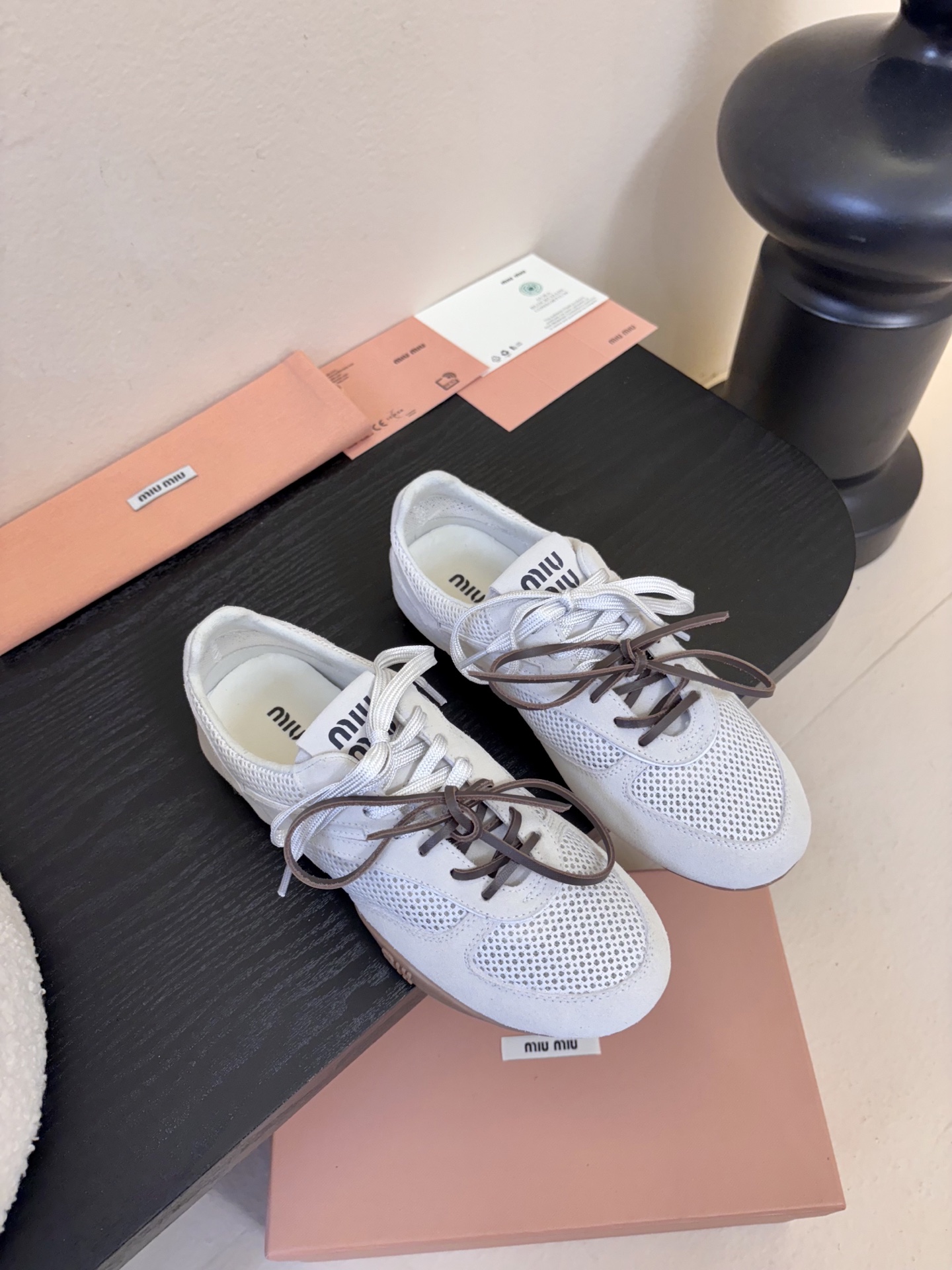 MiuMiu缪缪春夏最新走秀款薄底鞋 休闲鞋 超多明星网红种草 国内外博主刷爆的一款 小红书种草系列 复