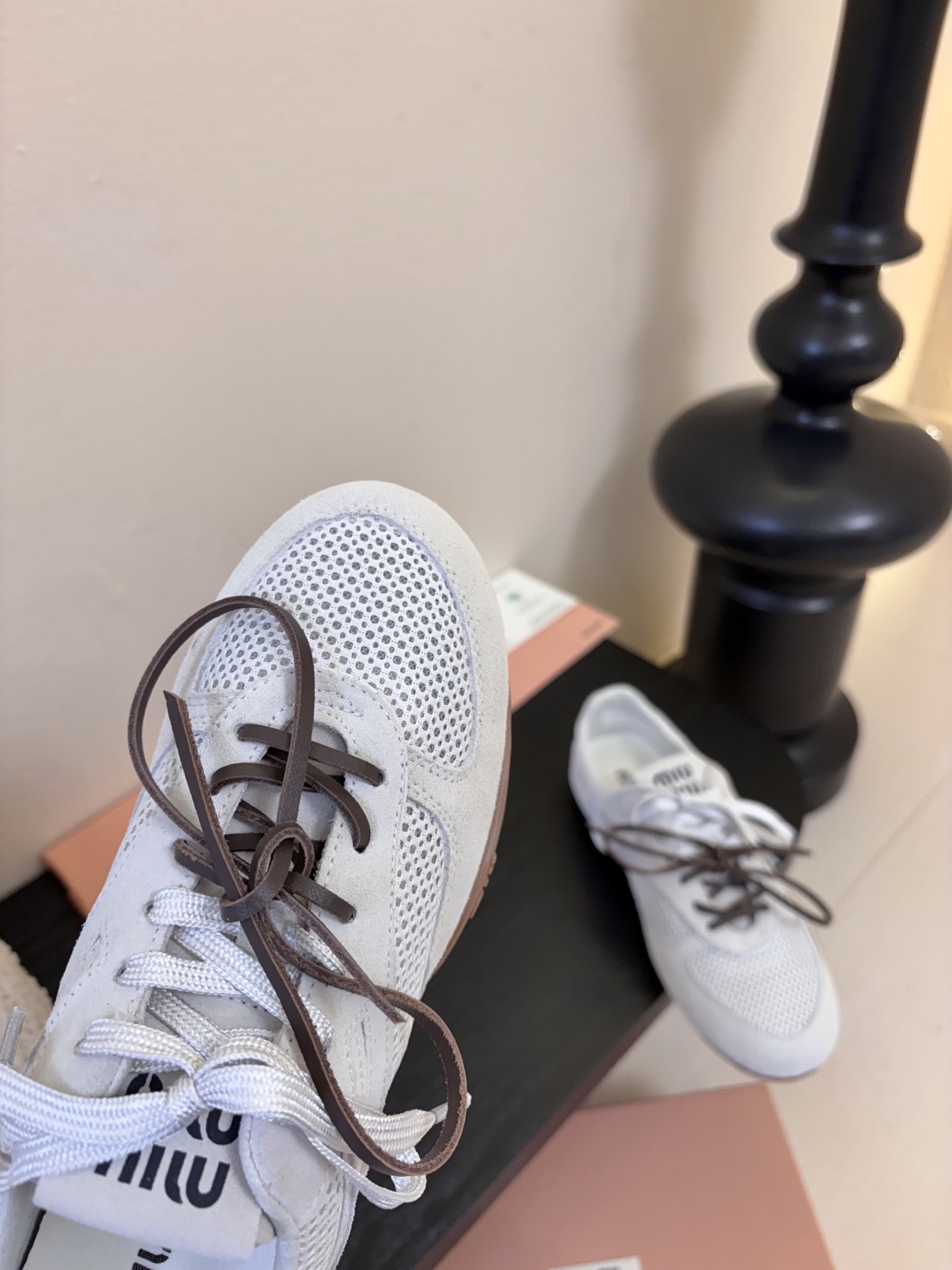 MiuMiu缪缪春夏最新走秀款薄底鞋 休闲鞋 超多明星网红种草 国内外博主刷爆的一款 小红书种草系列 复