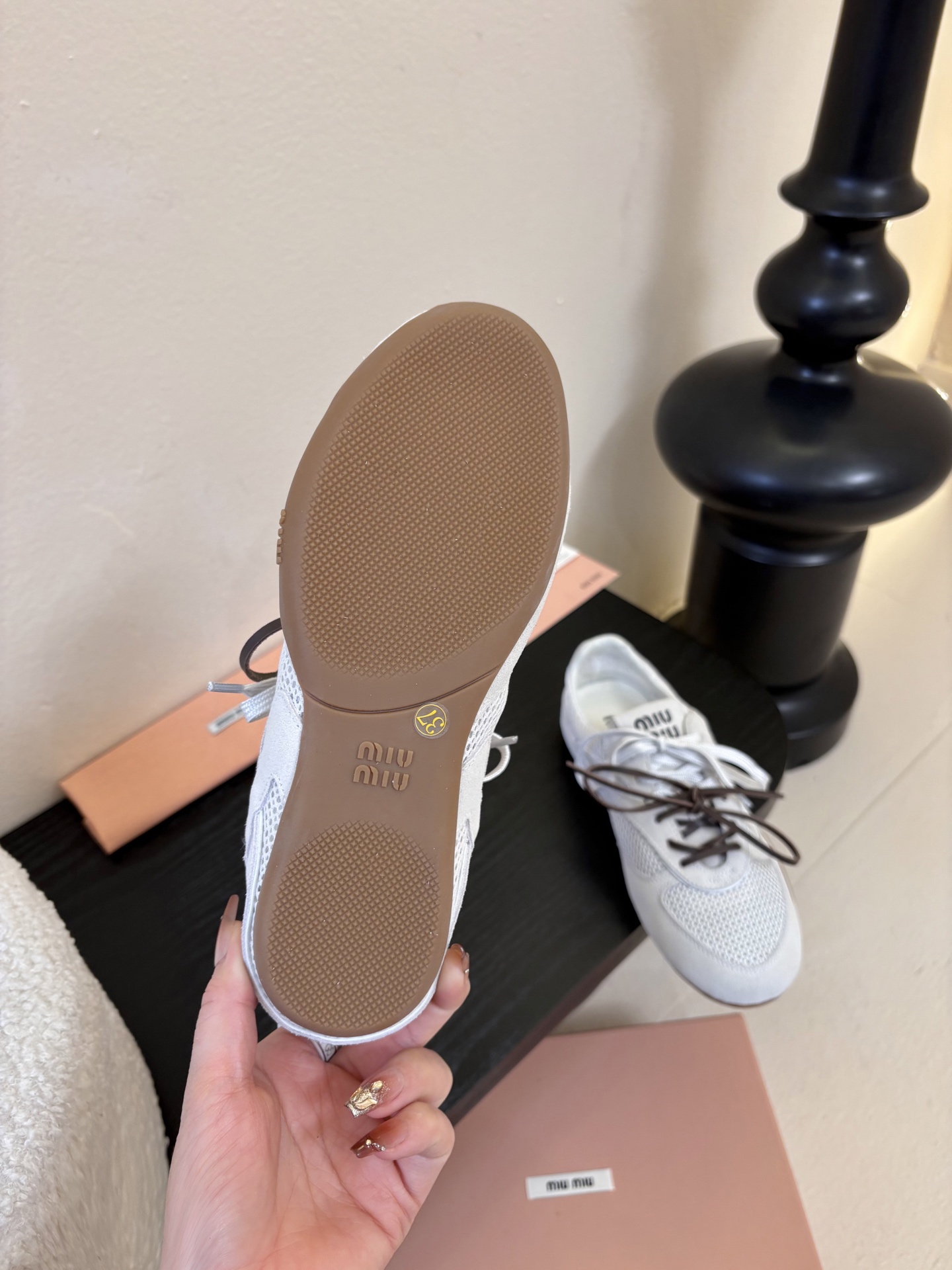MiuMiu缪缪春夏最新走秀款薄底鞋 休闲鞋 超多明星网红种草 国内外博主刷爆的一款 小红书种草系列 复