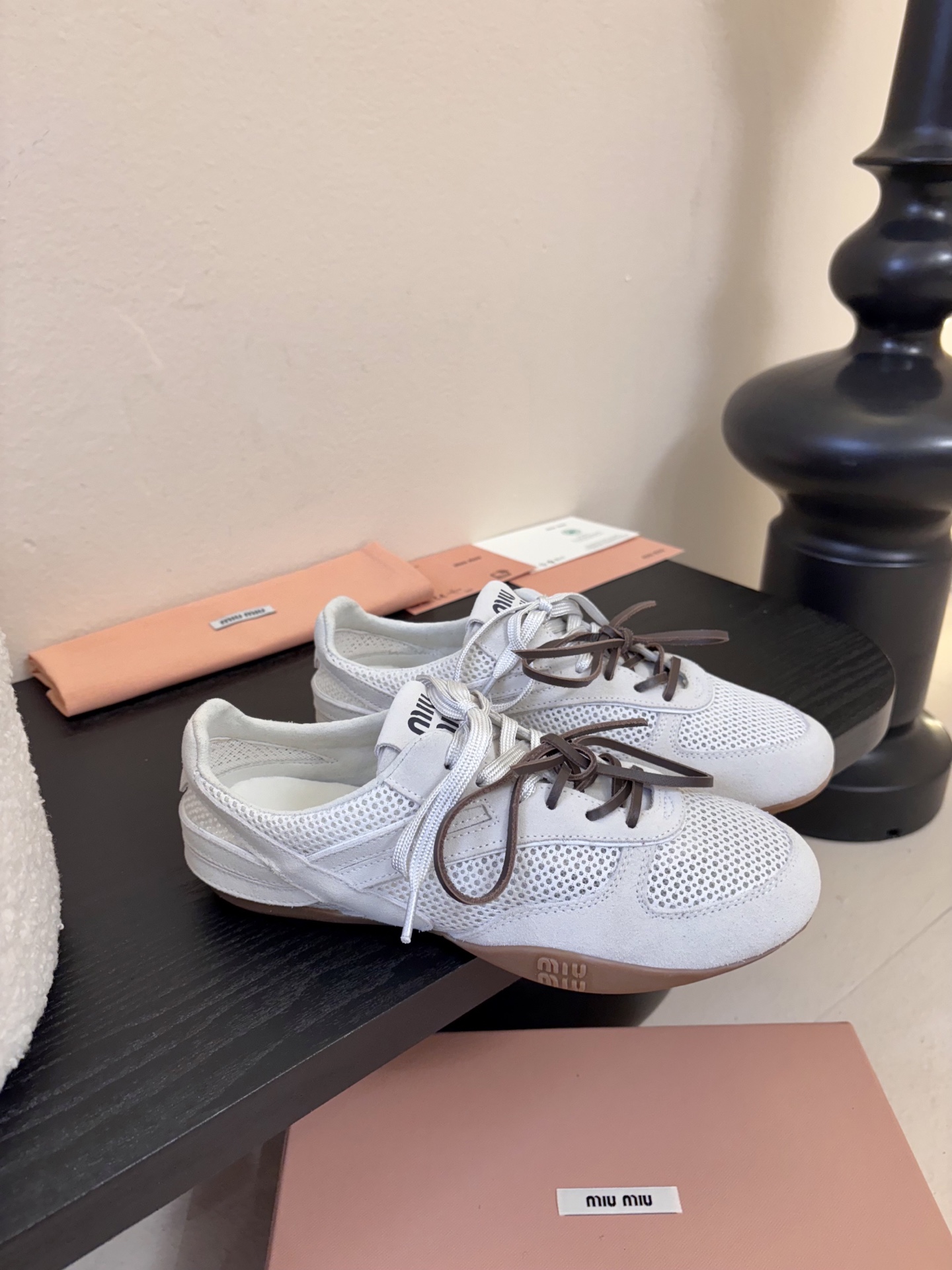 MiuMiu缪缪春夏最新走秀款薄底鞋 休闲鞋 超多明星网红种草 国内外博主刷爆的一款 小红书种草系列 复