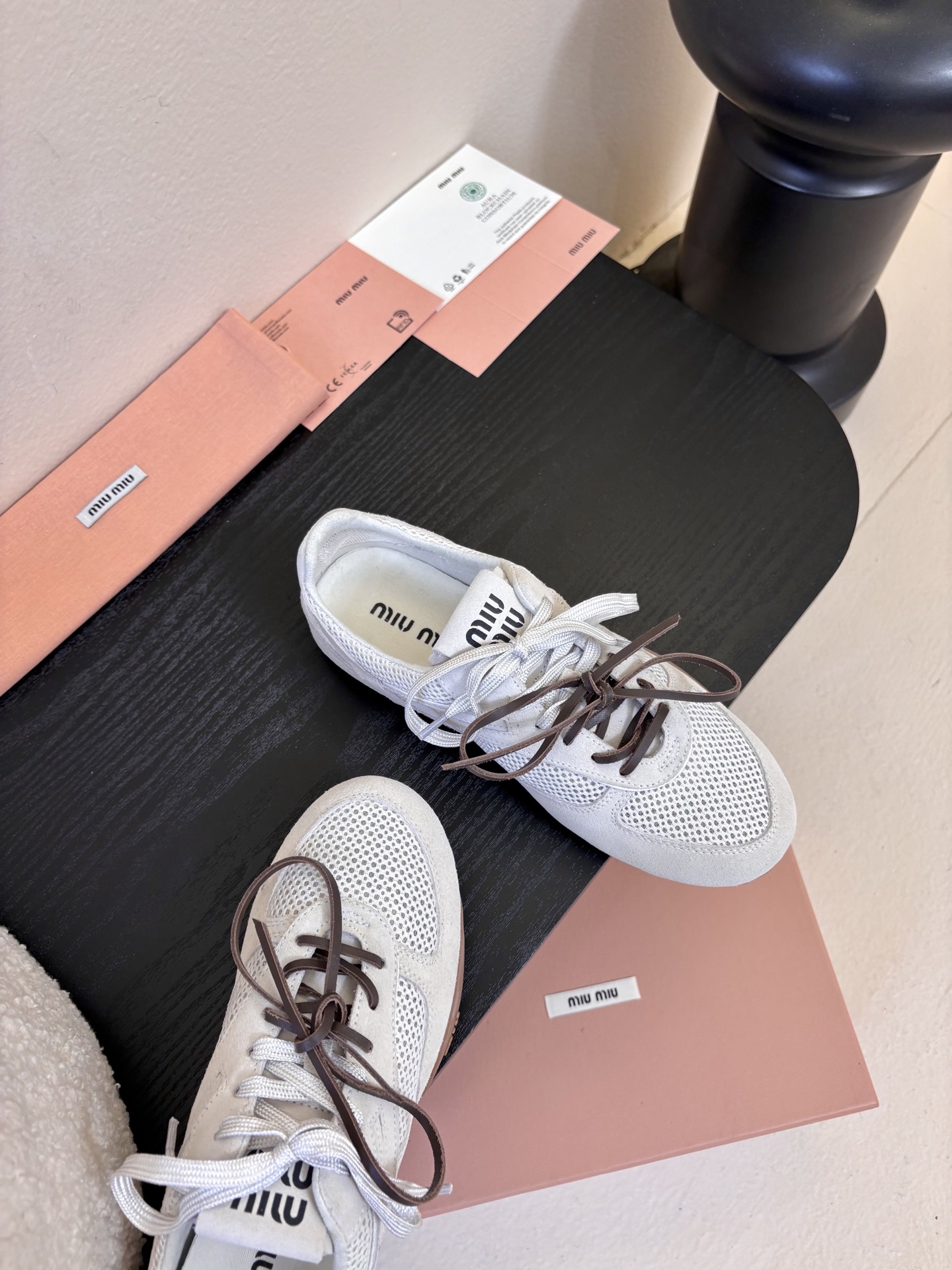 MiuMiu缪缪春夏最新走秀款薄底鞋 休闲鞋 超多明星网红种草 国内外博主刷爆的一款 小红书种草系列 复