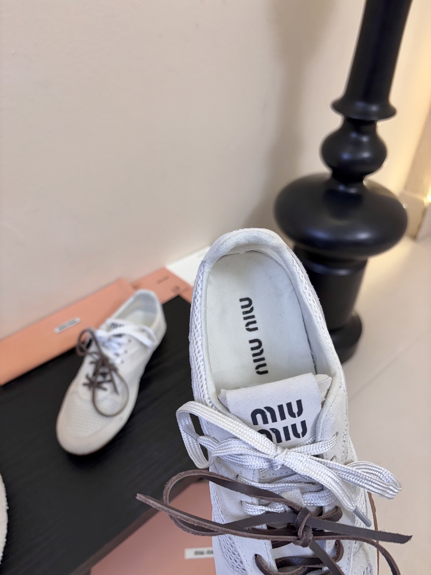 MiuMiu缪缪春夏最新走秀款薄底鞋 休闲鞋 超多明星网红种草 国内外博主刷爆的一款 小红书种草系列 复