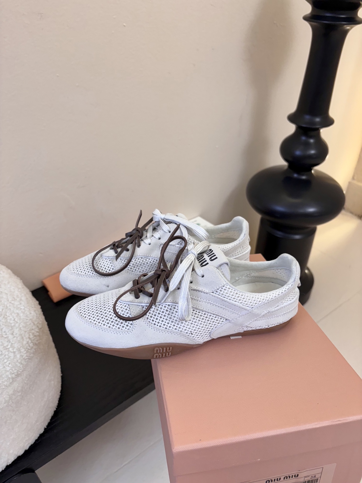 MiuMiu缪缪春夏最新走秀款薄底鞋 休闲鞋 超多明星网红种草 国内外博主刷爆的一款 小红书种草系列 复