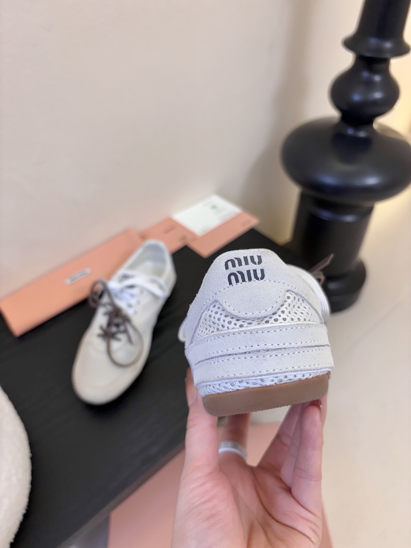 MiuMiu缪缪春夏最新走秀款薄底鞋 休闲鞋 超多明星网红种草 国内外博主刷爆的一款 小红书种草系列 复