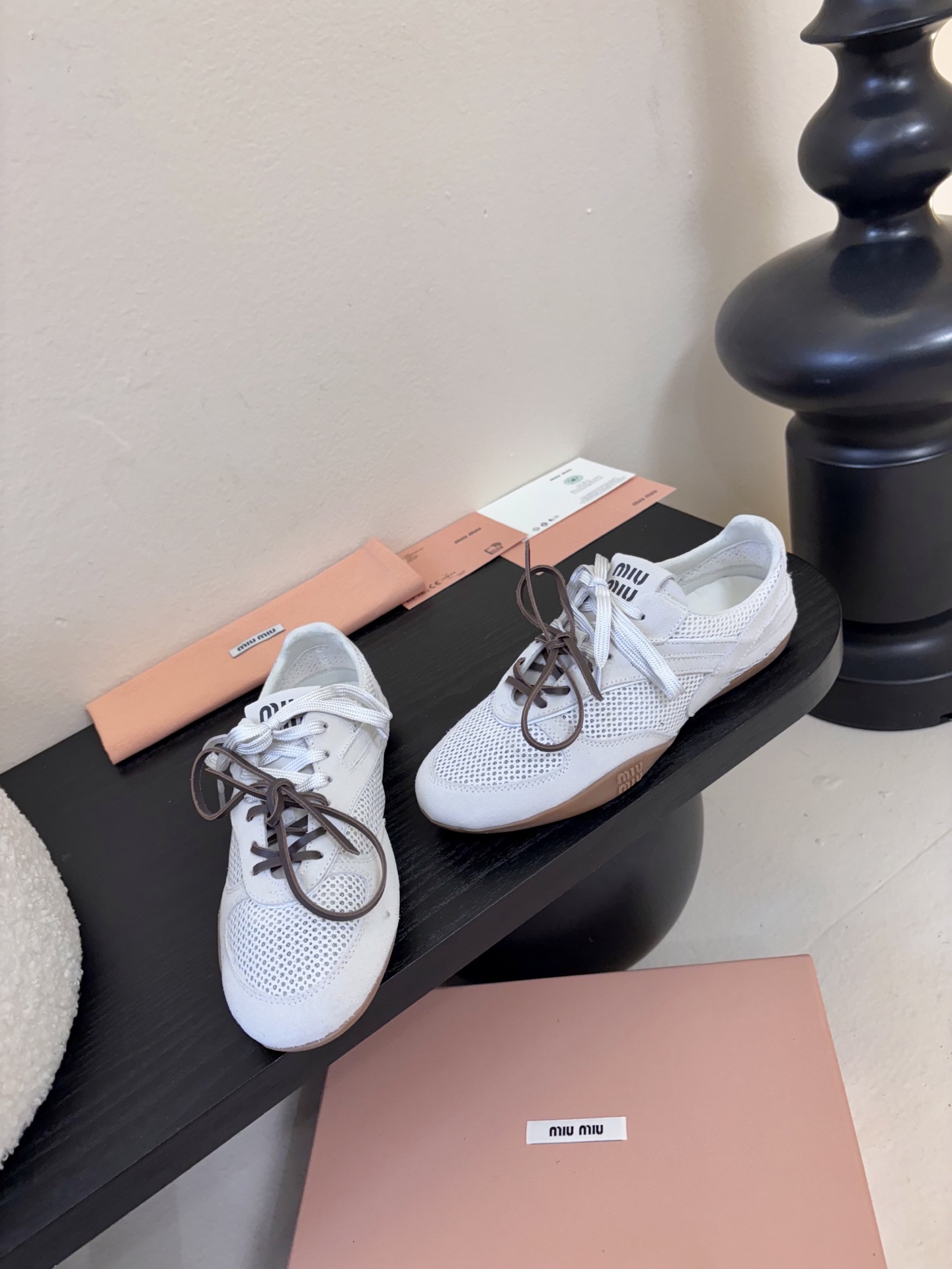 MiuMiu缪缪春夏最新走秀款薄底鞋 休闲鞋 超多明星网红种草 国内外博主刷爆的一款 小红书种草系列 复