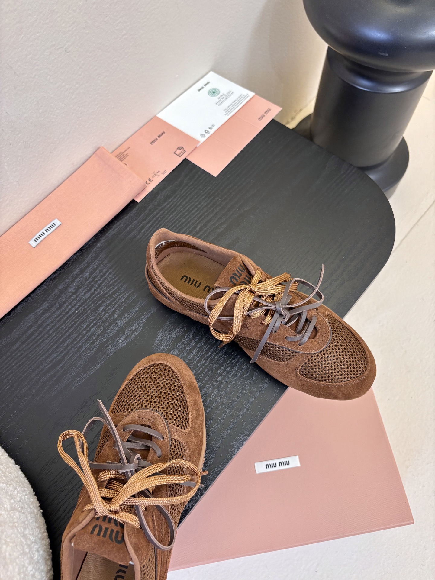 MiuMiu缪缪春夏最新走秀款薄底鞋 休闲鞋 超多明星网红种草 国内外博主刷爆的一款 小红书种草系列 复