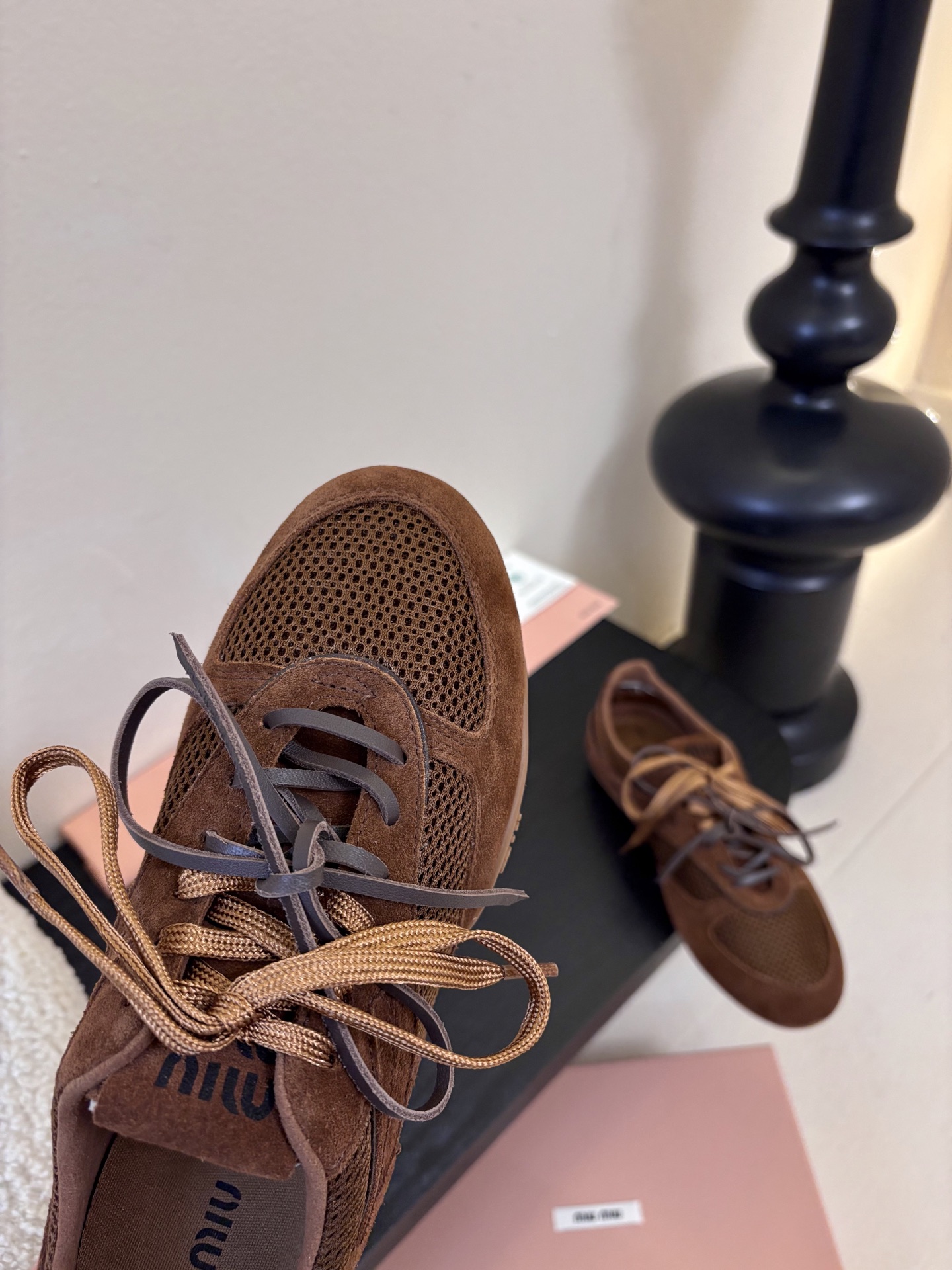 MiuMiu缪缪春夏最新走秀款薄底鞋 休闲鞋 超多明星网红种草 国内外博主刷爆的一款 小红书种草系列 复